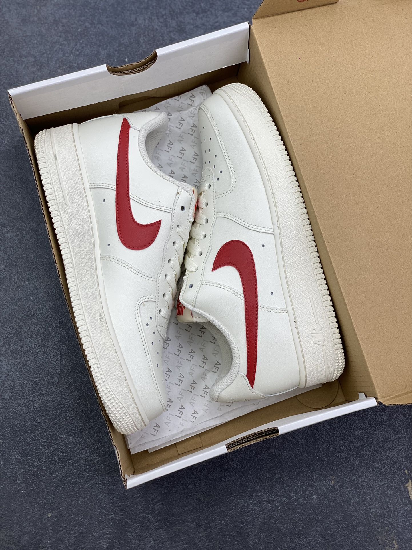 图片[9]-福利特价 Nike Air Force 1 Low 07 米白红勾 原楦头原纸板 打造纯正低帮空军版型 专注外贸渠道 全掌内置蜂窝气垫 原盒配件 原厂中底钢印、拉帮完美 货号：315122-126 尺码：36 36.5 37.5 38 38.5 39 40 40.5 41 42 42.5 43 44 44.5 45-选品中心