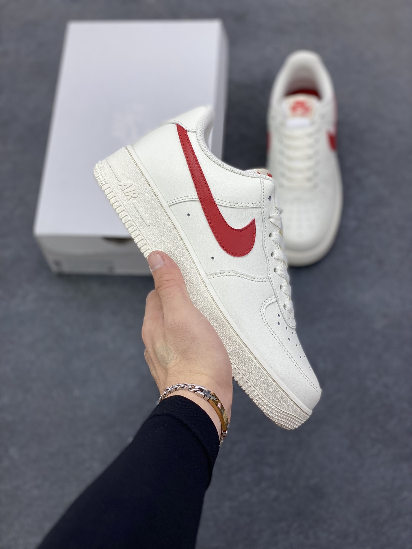 福利特价 Nike Air Force 1 Low 07 米白红勾 原楦头原纸板 打造纯正低帮空军版型 专注外贸渠道 全掌内置蜂窝气垫 原盒配件 原厂中底钢印、拉帮完美 货号：315122-126 尺码：36 36.5 37.5 38 38.5 39 40 40.5 41 42 42.5 43 44 44.5 45-选品中心