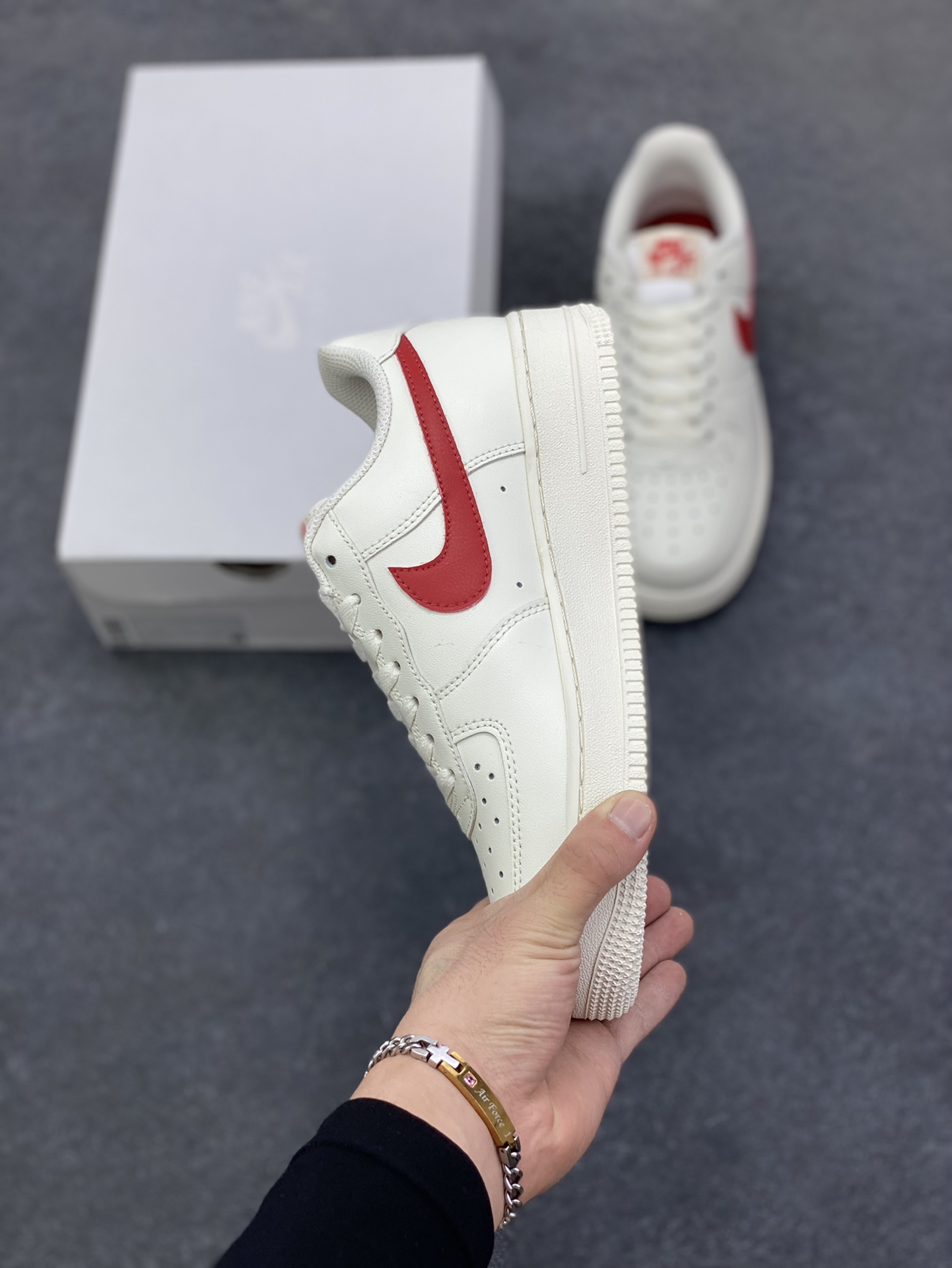 图片[3]-福利特价 Nike Air Force 1 Low 07 米白红勾 原楦头原纸板 打造纯正低帮空军版型 专注外贸渠道 全掌内置蜂窝气垫 原盒配件 原厂中底钢印、拉帮完美 货号：315122-126 尺码：36 36.5 37.5 38 38.5 39 40 40.5 41 42 42.5 43 44 44.5 45-选品中心