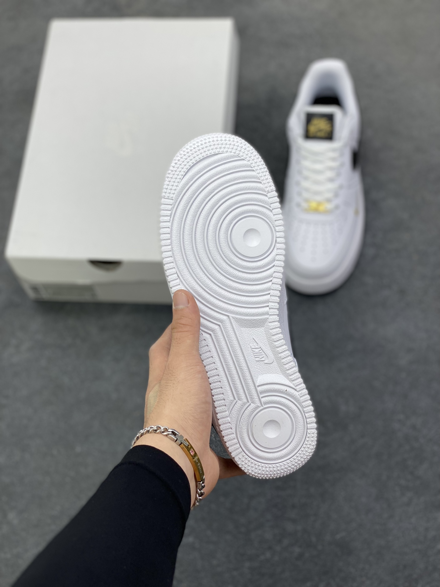 图片[5]-福利特价 Air Force 1 Nike Low 白黑小双勾 原楦头原纸板 打造纯正空军版型 专注外贸渠道 全掌内置蜂窝气垫 #原盒配件 原厂中底钢印、拉帮完美 货号：CZ0270-102 尺码：36 36.5 37.5 38 38.5 39 40 40.5 41 42 42.5 43 44 44.5 45-选品中心