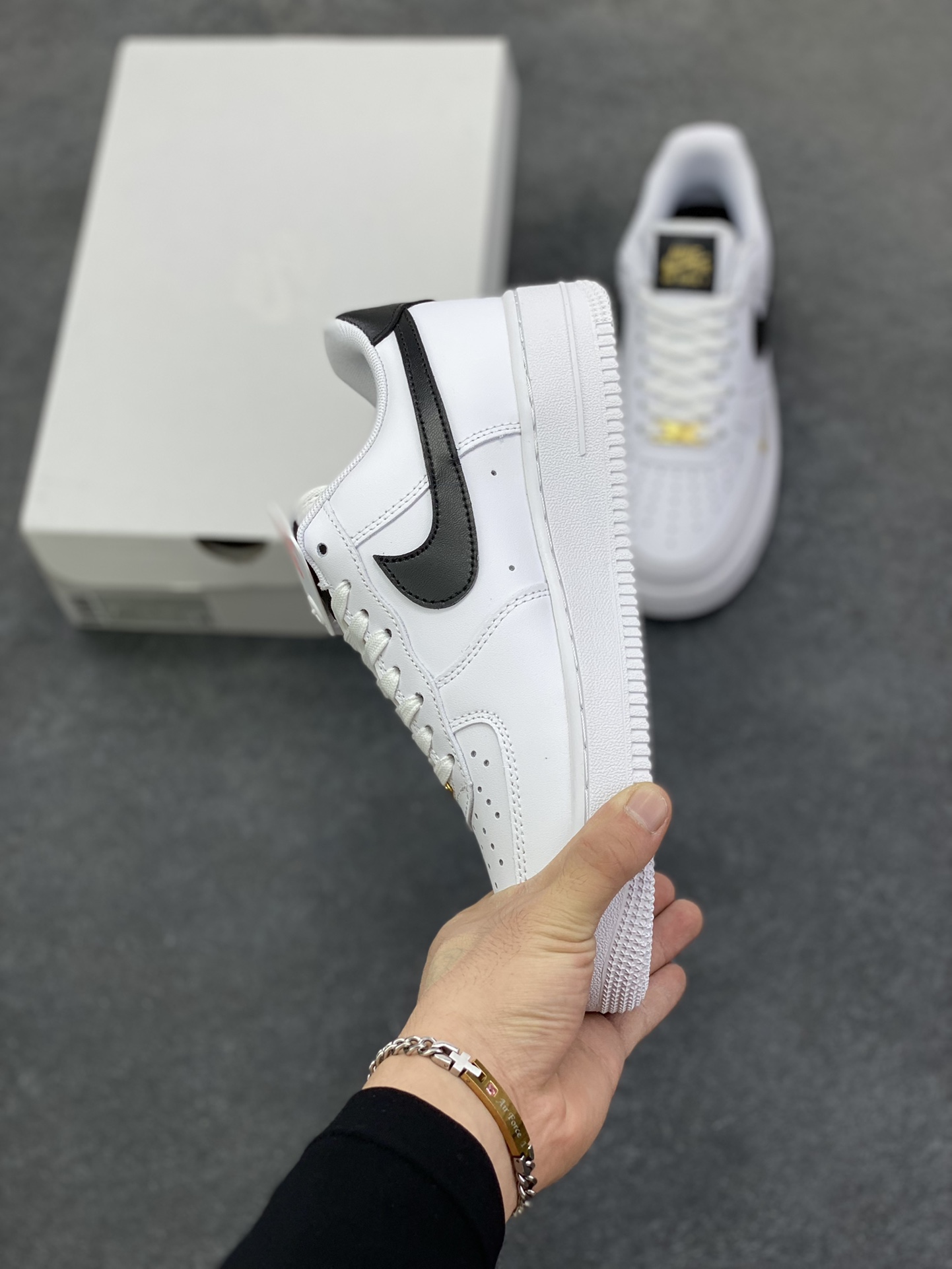 图片[3]-福利特价 Air Force 1 Nike Low 白黑小双勾 原楦头原纸板 打造纯正空军版型 专注外贸渠道 全掌内置蜂窝气垫 #原盒配件 原厂中底钢印、拉帮完美 货号：CZ0270-102 尺码：36 36.5 37.5 38 38.5 39 40 40.5 41 42 42.5 43 44 44.5 45-选品中心