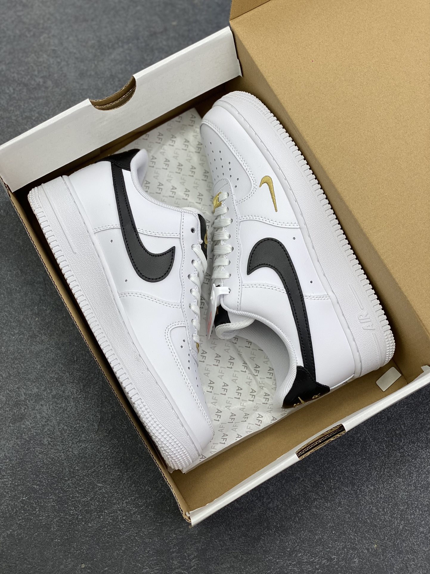 图片[9]-福利特价 Air Force 1 Nike Low 白黑小双勾 原楦头原纸板 打造纯正空军版型 专注外贸渠道 全掌内置蜂窝气垫 #原盒配件 原厂中底钢印、拉帮完美 货号：CZ0270-102 尺码：36 36.5 37.5 38 38.5 39 40 40.5 41 42 42.5 43 44 44.5 45-选品中心