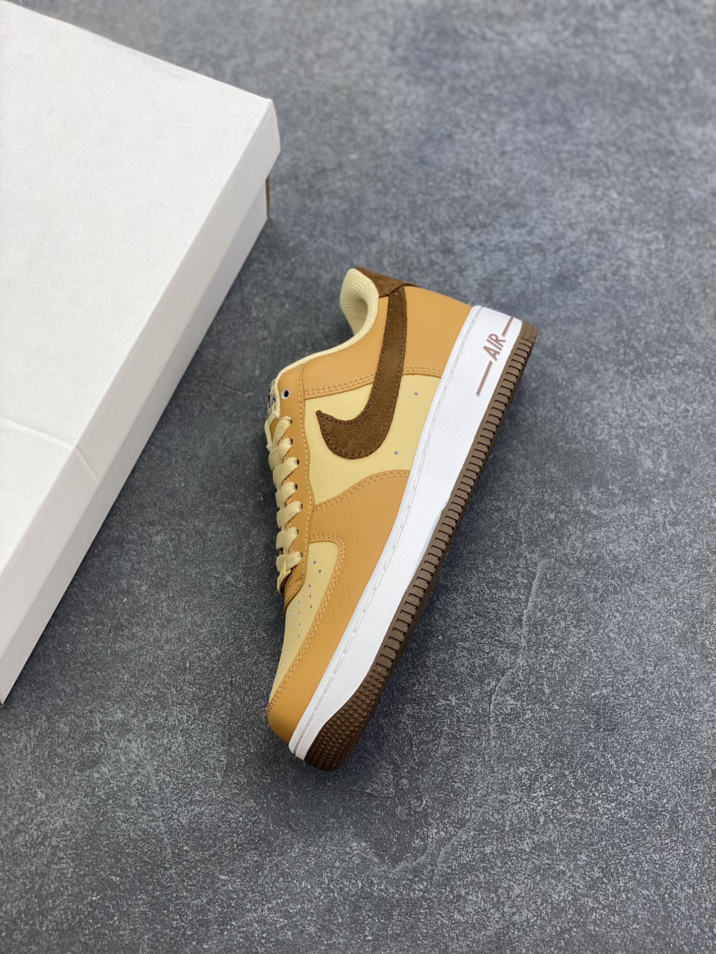 图片[7]-福利特价 Nk Air Force 1\’07 Low 白棕黄 空军一号低帮休闲板鞋 原楦头原纸板 打造纯正空军版型#专注外贸渠道 全掌内置蜂窝气垫 #原盒配件 原厂中底钢印、拉帮完美 货号：HQ3905-200 尺码：35.5 36 36.5 37.5 38 38.5 39 40 40.5 41 42 42.5 43 44 44.5 45-选品中心