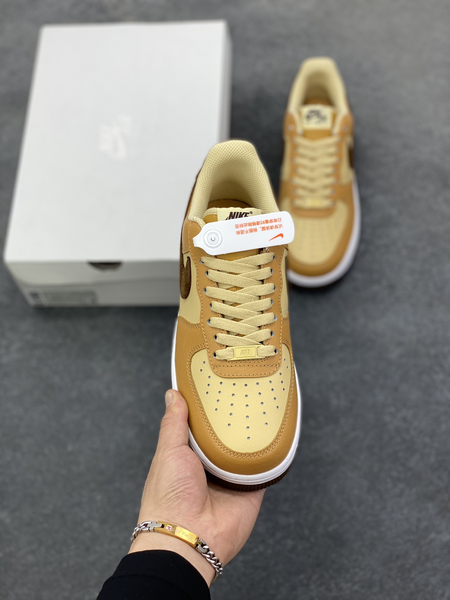 图片[2]-福利特价 Nk Air Force 1\’07 Low 白棕黄 空军一号低帮休闲板鞋 原楦头原纸板 打造纯正空军版型#专注外贸渠道 全掌内置蜂窝气垫 #原盒配件 原厂中底钢印、拉帮完美 货号：HQ3905-200 尺码：35.5 36 36.5 37.5 38 38.5 39 40 40.5 41 42 42.5 43 44 44.5 45-选品中心