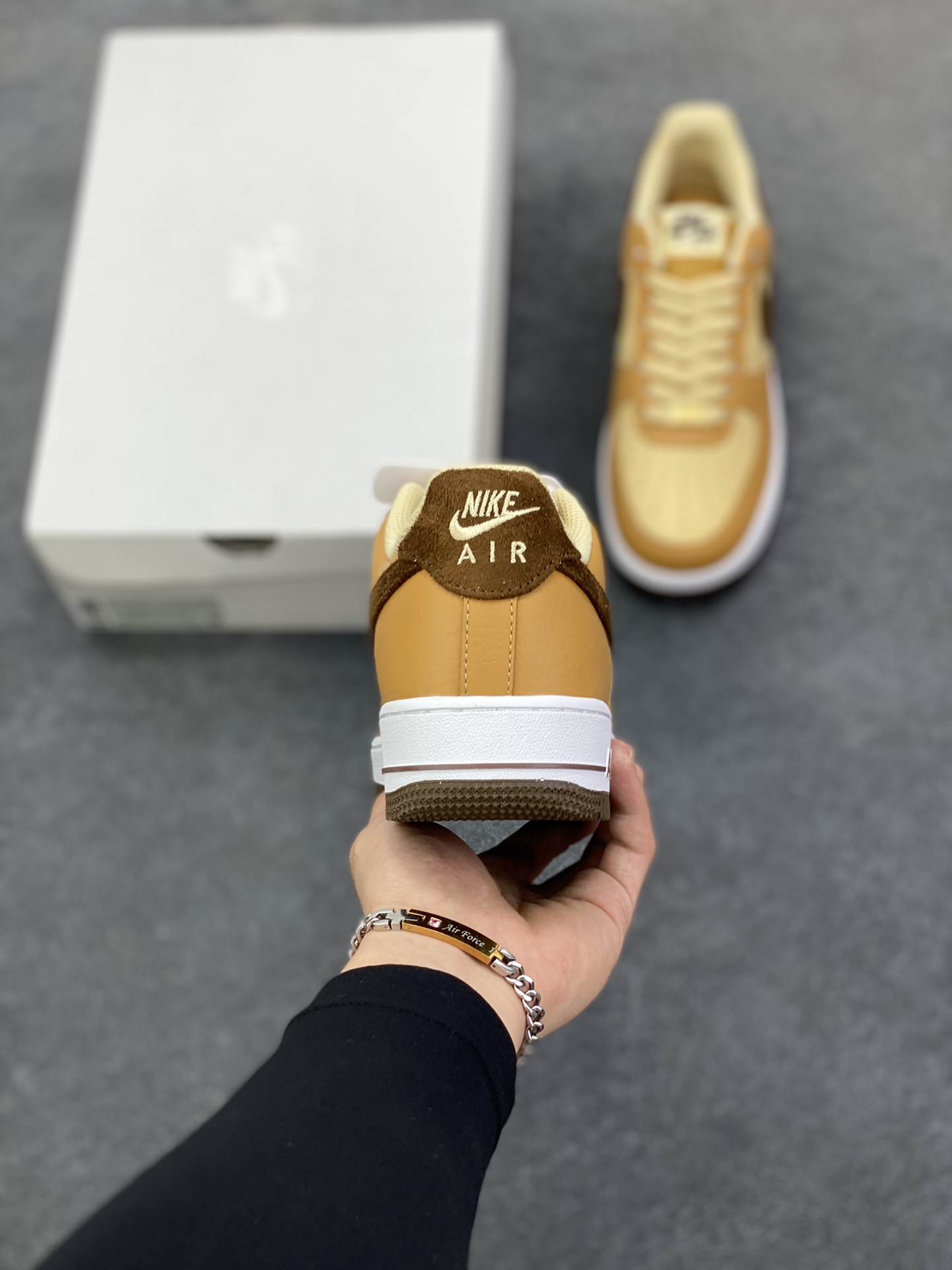 图片[4]-福利特价 Nk Air Force 1\’07 Low 白棕黄 空军一号低帮休闲板鞋 原楦头原纸板 打造纯正空军版型#专注外贸渠道 全掌内置蜂窝气垫 #原盒配件 原厂中底钢印、拉帮完美 货号：HQ3905-200 尺码：35.5 36 36.5 37.5 38 38.5 39 40 40.5 41 42 42.5 43 44 44.5 45-选品中心