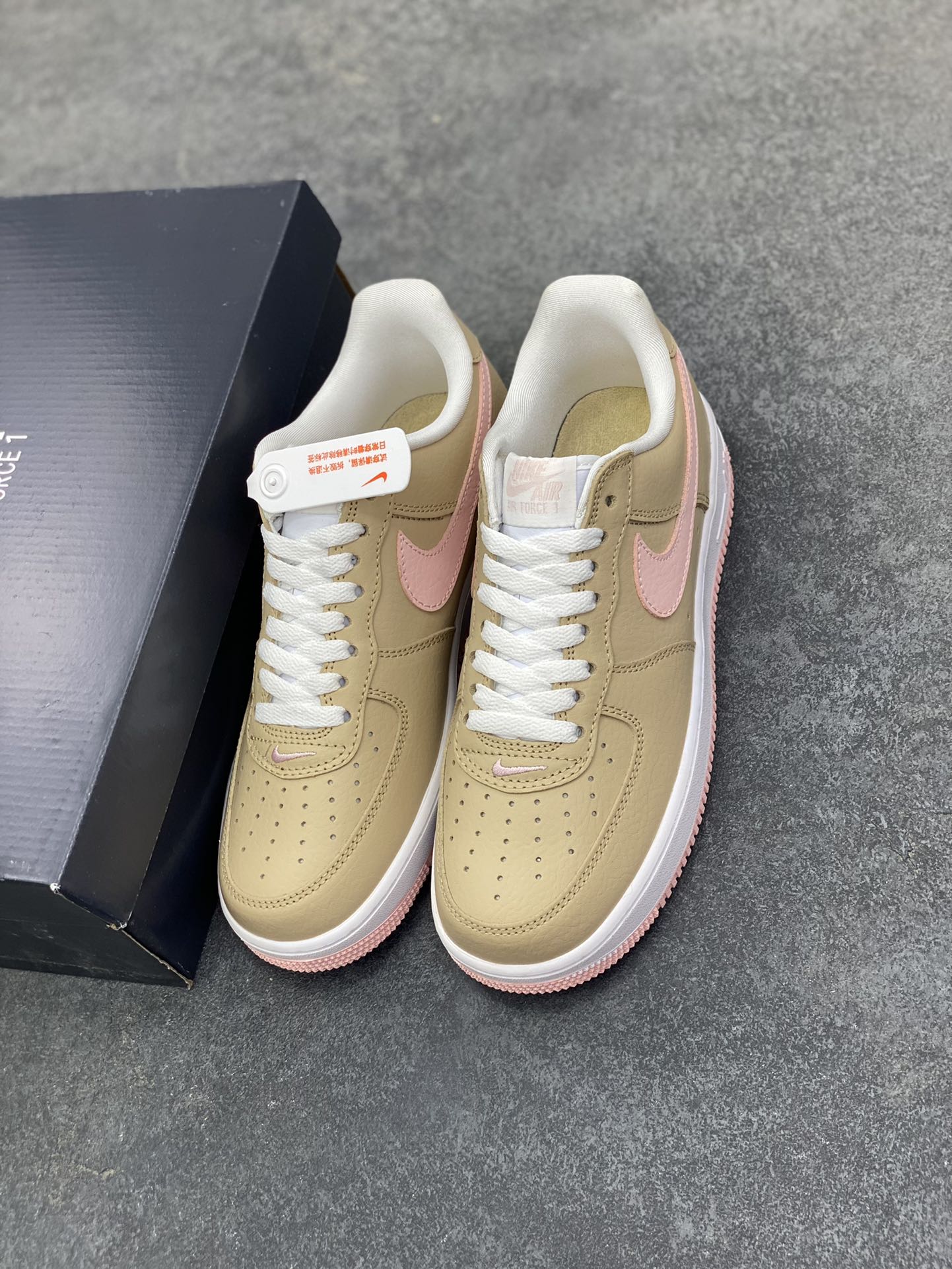 图片[8]-福利特价 Nike Air Force 1 Low 棕粉 空军一号低帮运动休闲板鞋 原楦头原纸板 打造纯正空军版型 专注外贸渠道 全掌内置蜂窝气垫 原盒配件 原厂中底钢印、拉帮完美 货号：845053-201 尺码：36 36.5 37.5 38 38.5 39 40 40.5 41 42 42.5 43 44 44.5 45-选品中心