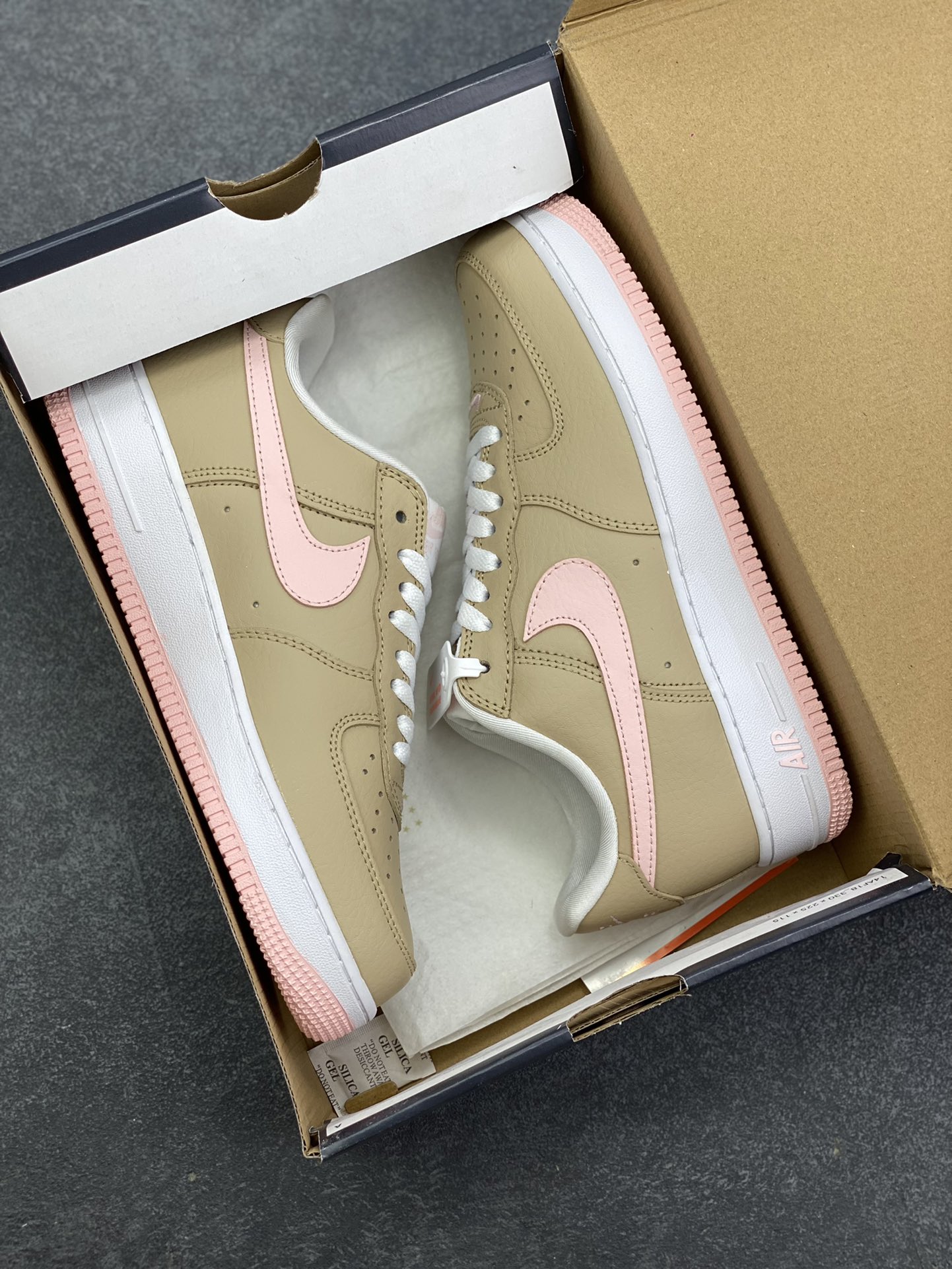 图片[9]-福利特价 Nike Air Force 1 Low 棕粉 空军一号低帮运动休闲板鞋 原楦头原纸板 打造纯正空军版型 专注外贸渠道 全掌内置蜂窝气垫 原盒配件 原厂中底钢印、拉帮完美 货号：845053-201 尺码：36 36.5 37.5 38 38.5 39 40 40.5 41 42 42.5 43 44 44.5 45-选品中心