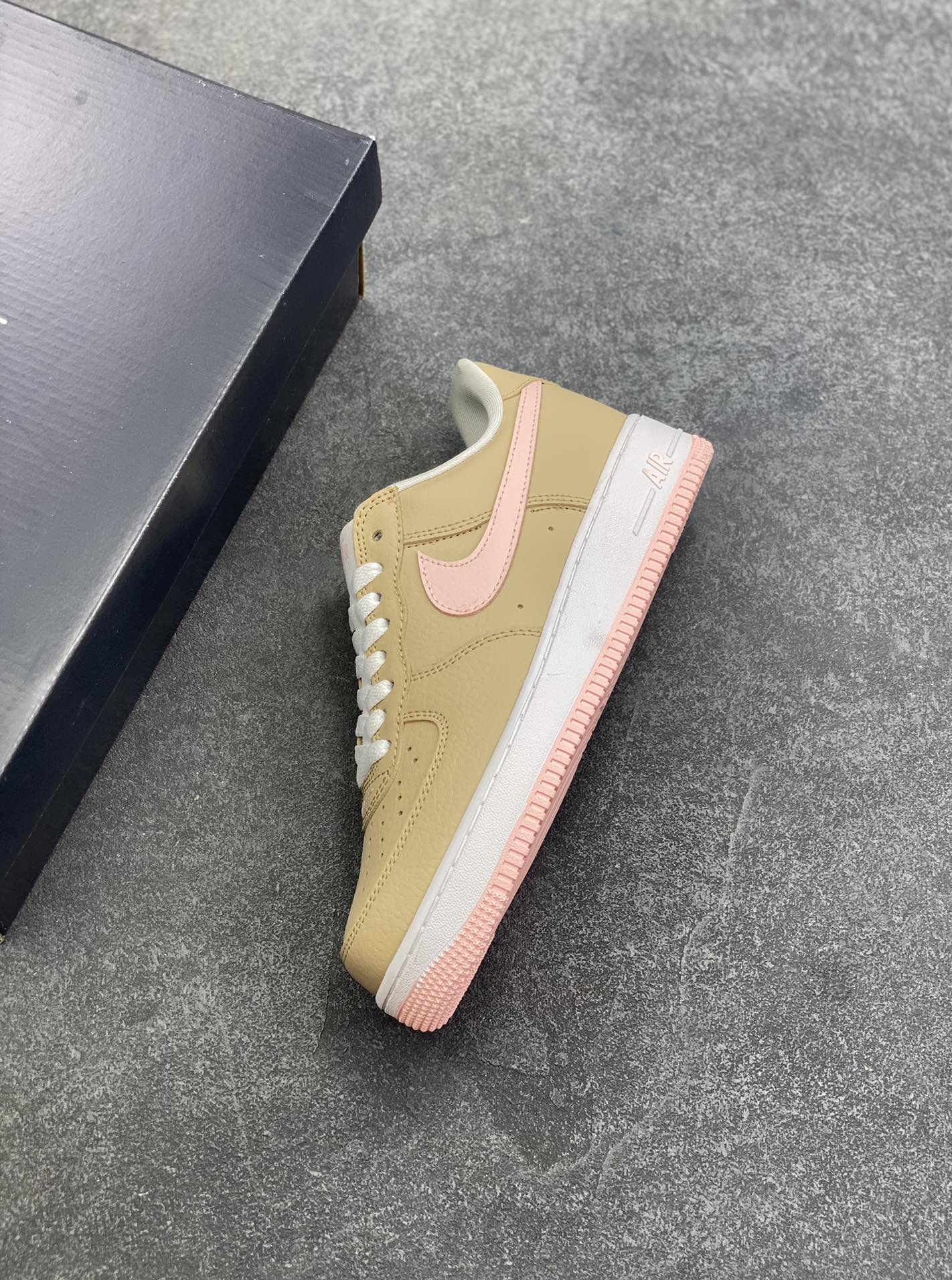 图片[7]-福利特价 Nike Air Force 1 Low 棕粉 空军一号低帮运动休闲板鞋 原楦头原纸板 打造纯正空军版型 专注外贸渠道 全掌内置蜂窝气垫 原盒配件 原厂中底钢印、拉帮完美 货号：845053-201 尺码：36 36.5 37.5 38 38.5 39 40 40.5 41 42 42.5 43 44 44.5 45-选品中心