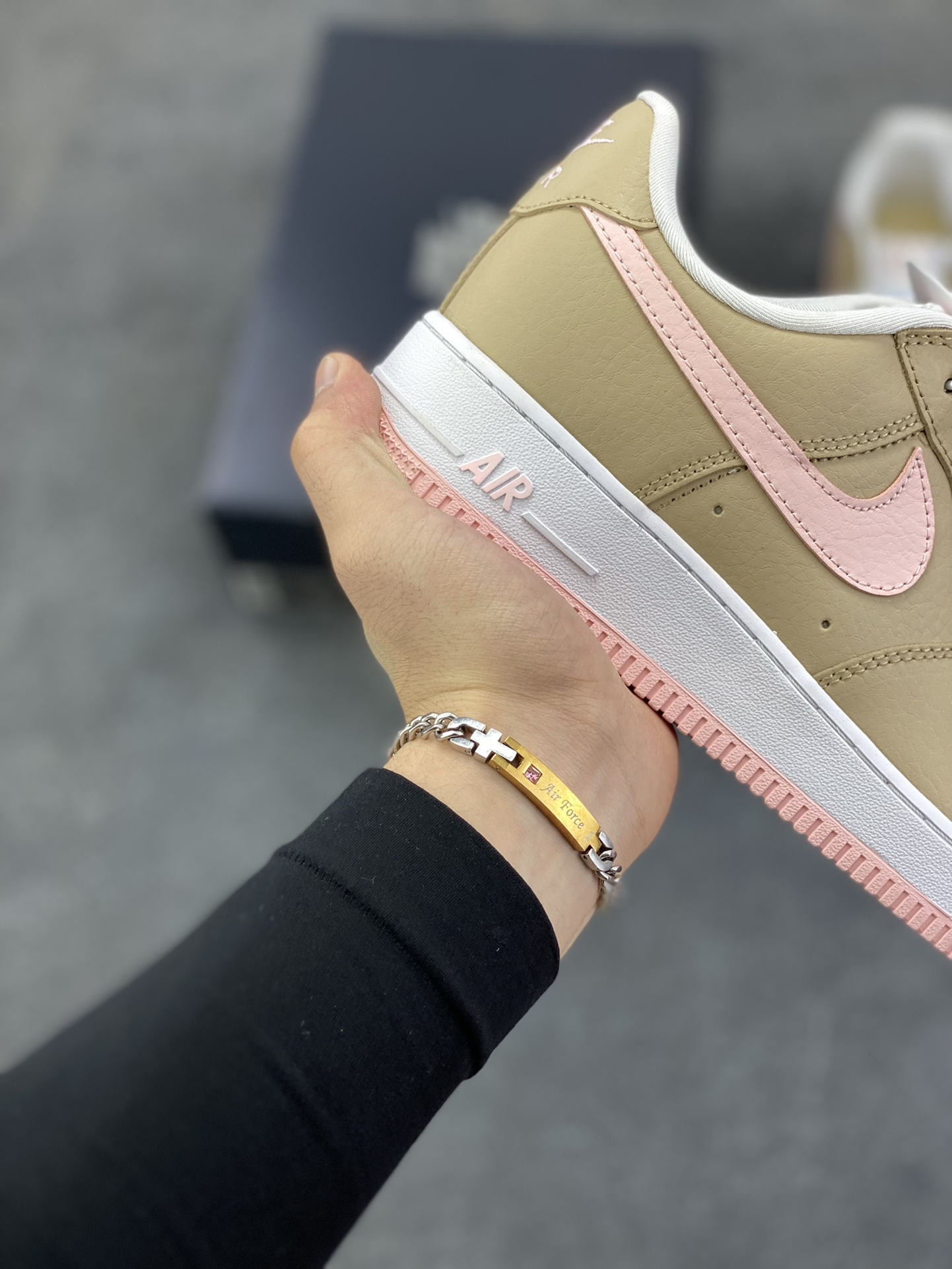 图片[6]-福利特价 Nike Air Force 1 Low 棕粉 空军一号低帮运动休闲板鞋 原楦头原纸板 打造纯正空军版型 专注外贸渠道 全掌内置蜂窝气垫 原盒配件 原厂中底钢印、拉帮完美 货号：845053-201 尺码：36 36.5 37.5 38 38.5 39 40 40.5 41 42 42.5 43 44 44.5 45-选品中心