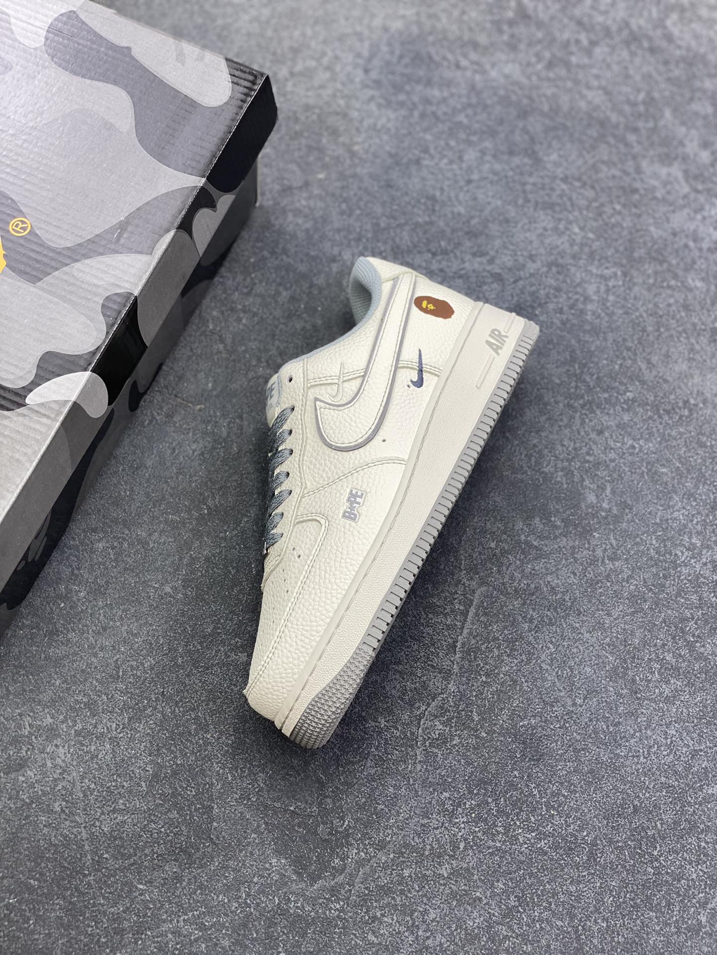 图片[7]-Nike Air Force 1 Low 空军一号低帮百搭休闲运动板鞋。柔软、弹性十足的缓震性能和出色的中底设计，横跨复古与现代的外型结合，造就出风靡全球三十多年的Force 1，直到今天还深受青睐。 货号：HH7518-065 尺码：36 36.5 37.5 38 38.5 39 40 40.5 41 42 42.5 43 44 44.5 45-选品中心