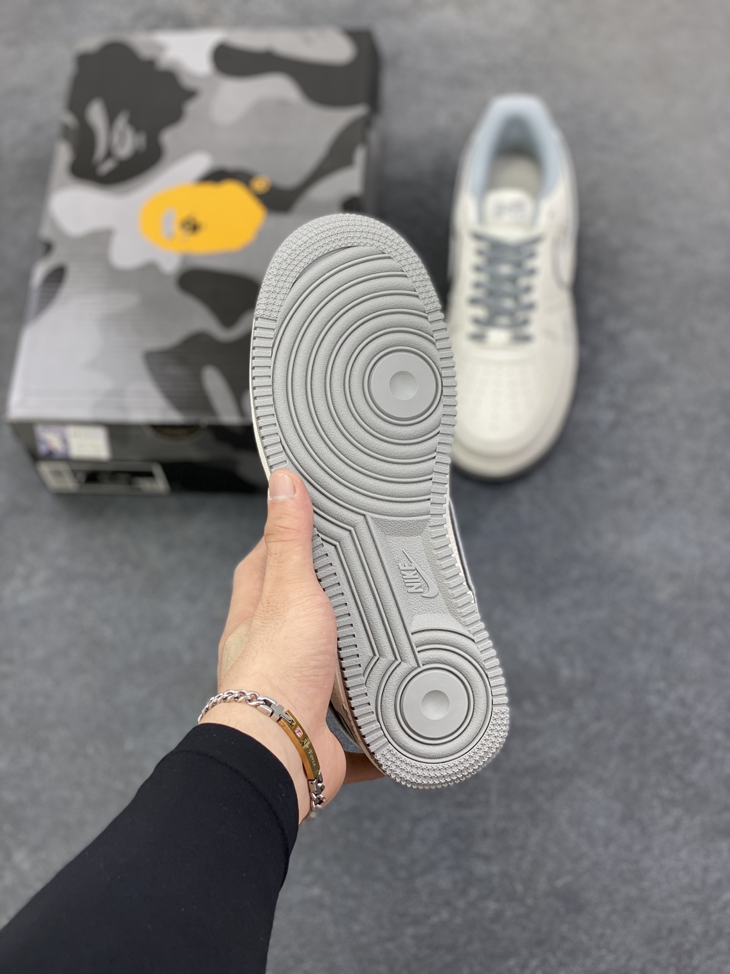 图片[5]-Nike Air Force 1 Low 空军一号低帮百搭休闲运动板鞋。柔软、弹性十足的缓震性能和出色的中底设计，横跨复古与现代的外型结合，造就出风靡全球三十多年的Force 1，直到今天还深受青睐。 货号：HH7518-065 尺码：36 36.5 37.5 38 38.5 39 40 40.5 41 42 42.5 43 44 44.5 45-选品中心