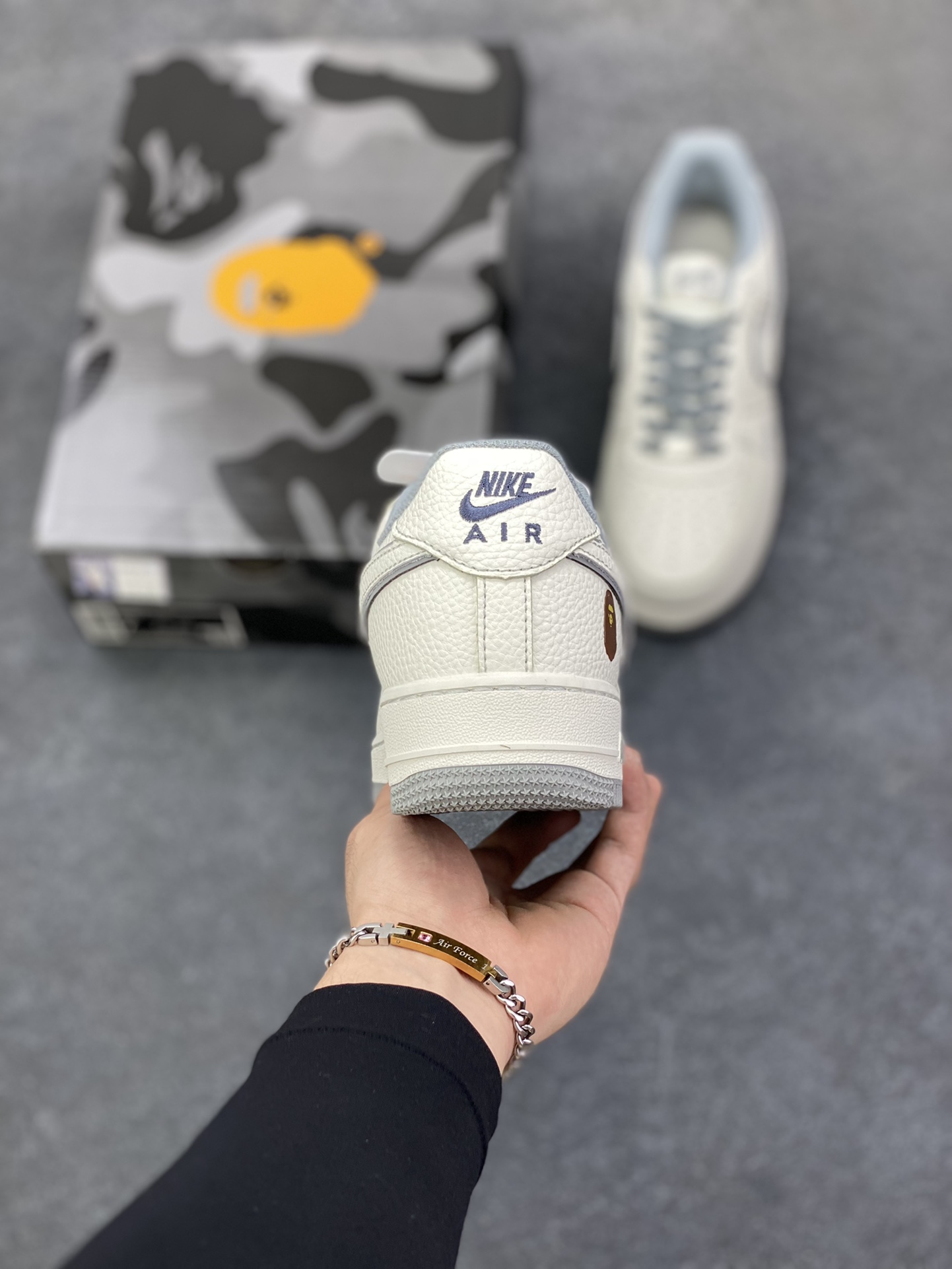 图片[4]-Nike Air Force 1 Low 空军一号低帮百搭休闲运动板鞋。柔软、弹性十足的缓震性能和出色的中底设计，横跨复古与现代的外型结合，造就出风靡全球三十多年的Force 1，直到今天还深受青睐。 货号：HH7518-065 尺码：36 36.5 37.5 38 38.5 39 40 40.5 41 42 42.5 43 44 44.5 45-选品中心
