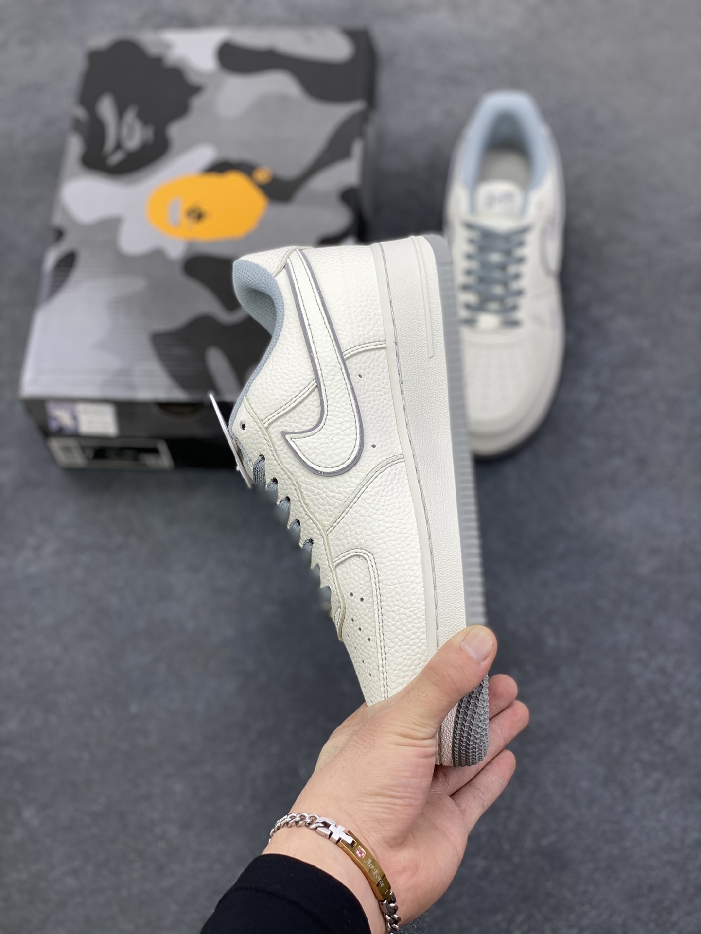 图片[3]-Nike Air Force 1 Low 空军一号低帮百搭休闲运动板鞋。柔软、弹性十足的缓震性能和出色的中底设计，横跨复古与现代的外型结合，造就出风靡全球三十多年的Force 1，直到今天还深受青睐。 货号：HH7518-065 尺码：36 36.5 37.5 38 38.5 39 40 40.5 41 42 42.5 43 44 44.5 45-选品中心