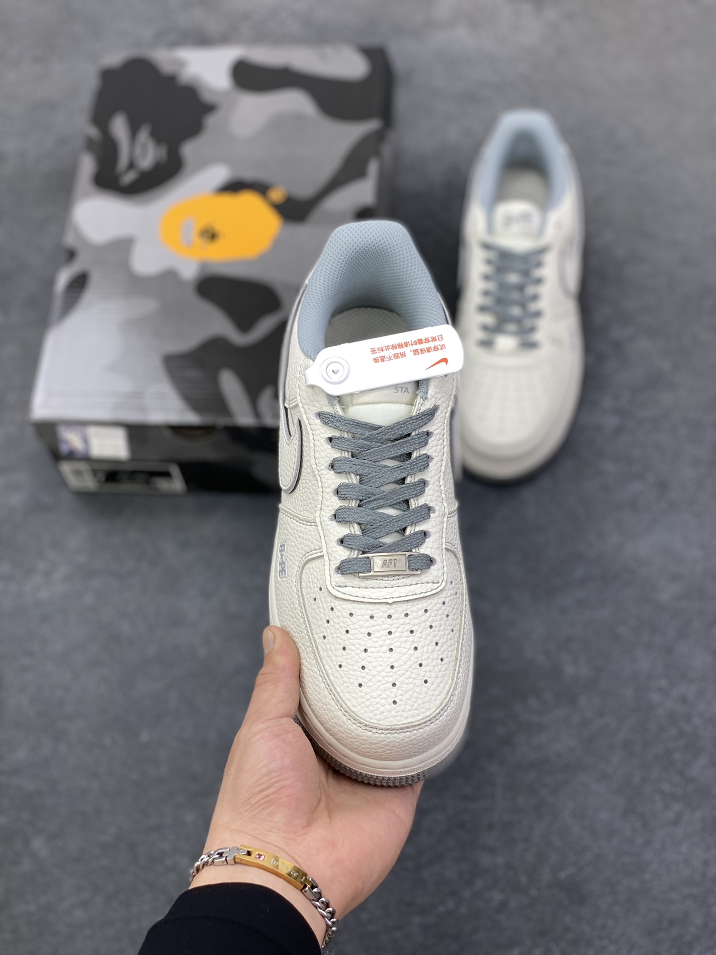 图片[2]-Nike Air Force 1 Low 空军一号低帮百搭休闲运动板鞋。柔软、弹性十足的缓震性能和出色的中底设计，横跨复古与现代的外型结合，造就出风靡全球三十多年的Force 1，直到今天还深受青睐。 货号：HH7518-065 尺码：36 36.5 37.5 38 38.5 39 40 40.5 41 42 42.5 43 44 44.5 45-选品中心