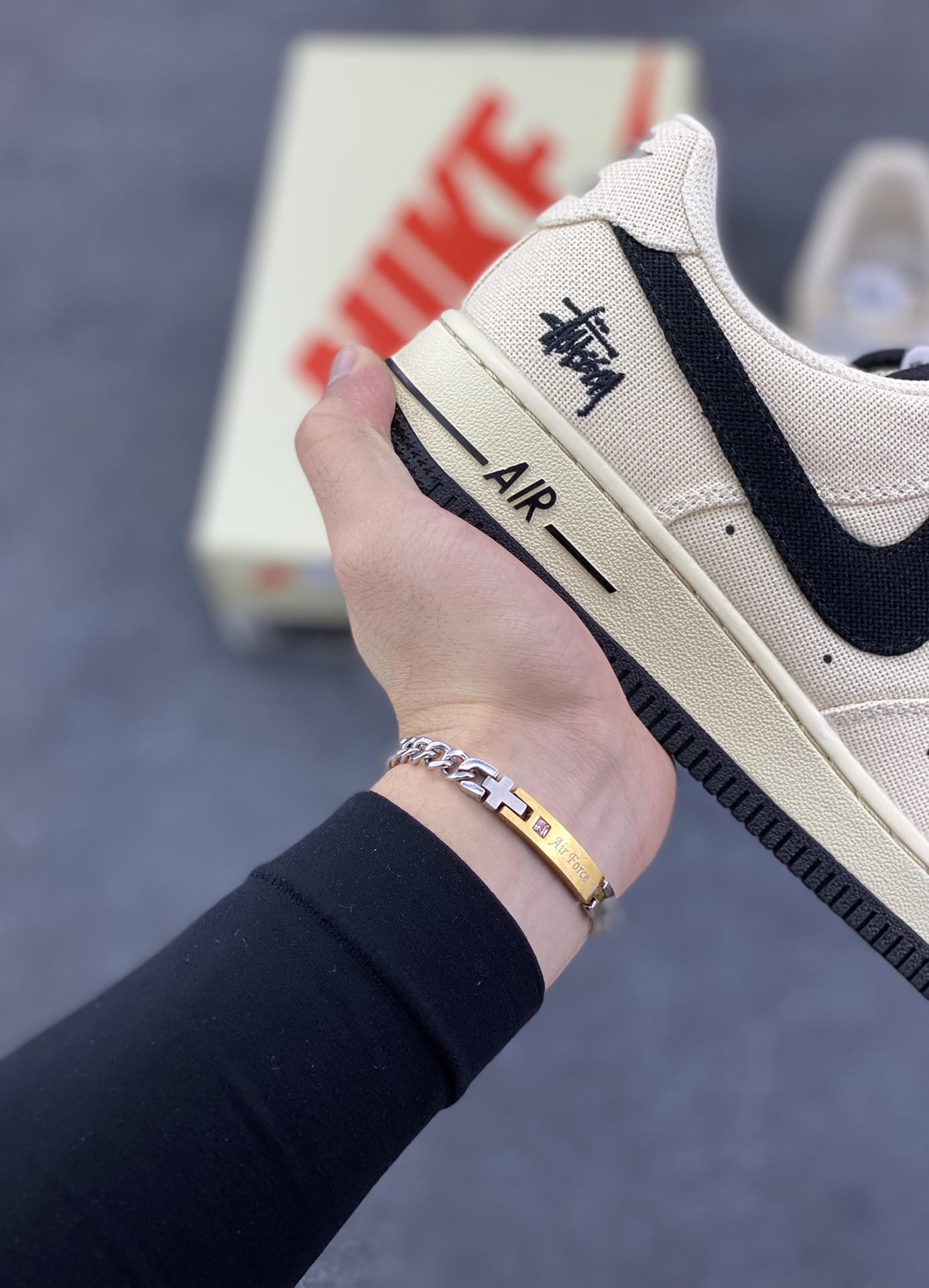 图片[6]-NIke Air Force 1 \’07 Low “斯图西联名——米黑帆布”空军一号 低帮 运动鞋 休闲鞋 折边针车 工艺难度大 原楦头原纸板 原装鞋盒 定制五金配件 内置全掌气垫 原厂鞋底 货号：XX3168-155 尺码：36 36.5 37.5 38 38.5 39 40 40.5 41 42 42.5 43 44 44.5 45-选品中心