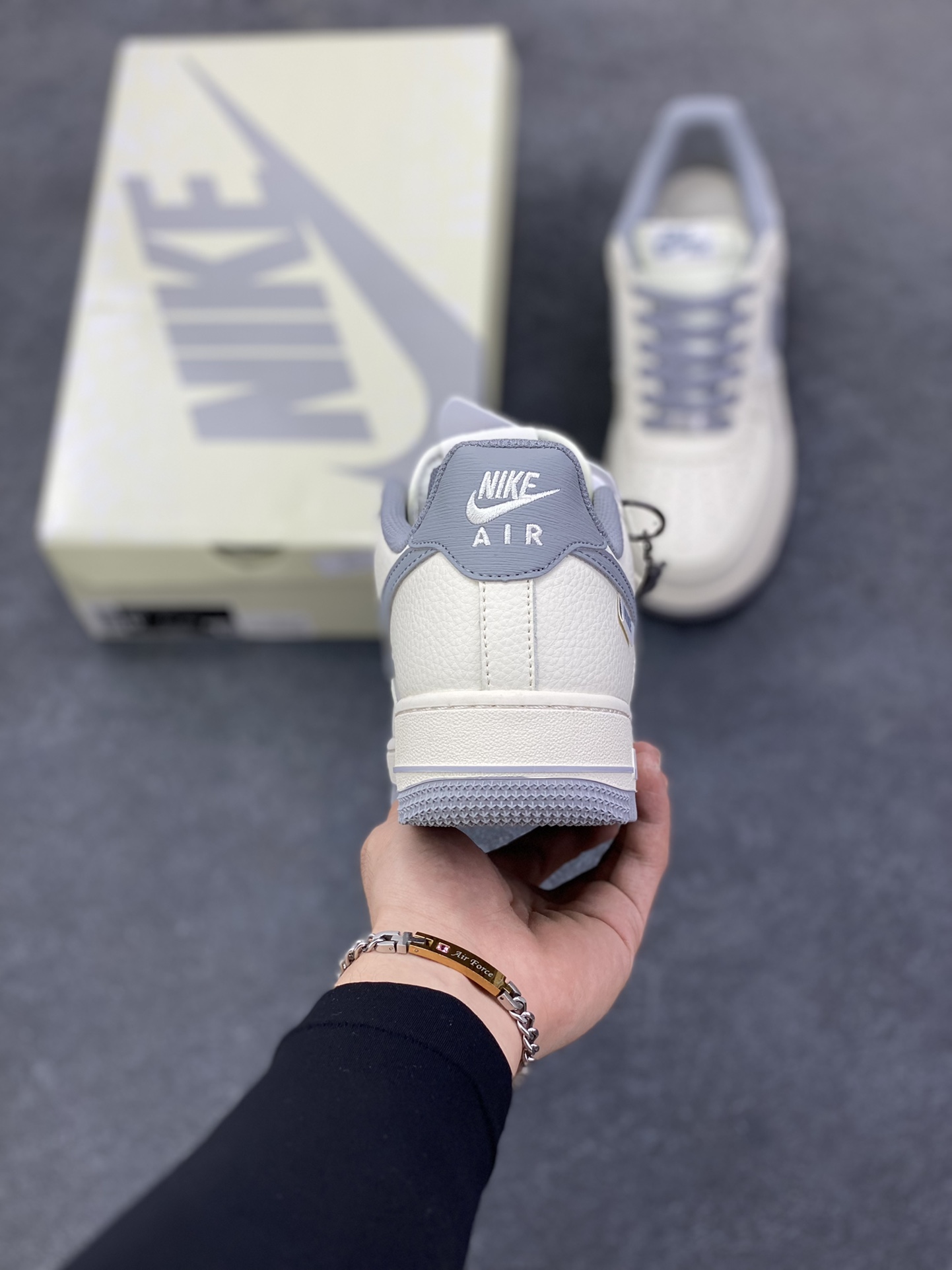 图片[4]-NIke Air Force 1 \’07 Low “NIKE-树纹经典灰”空军一号 低帮 运动鞋 休闲鞋 折边针车 工艺难度大 原楦头原纸板 原装鞋盒 定制五金配件 内置全掌气垫 原厂鞋底 货号：SM6668-106 尺码：36 36.5 37.5 38 38.5 39 40 40.5 41 42 42.5 43 44 44.5 45-选品中心