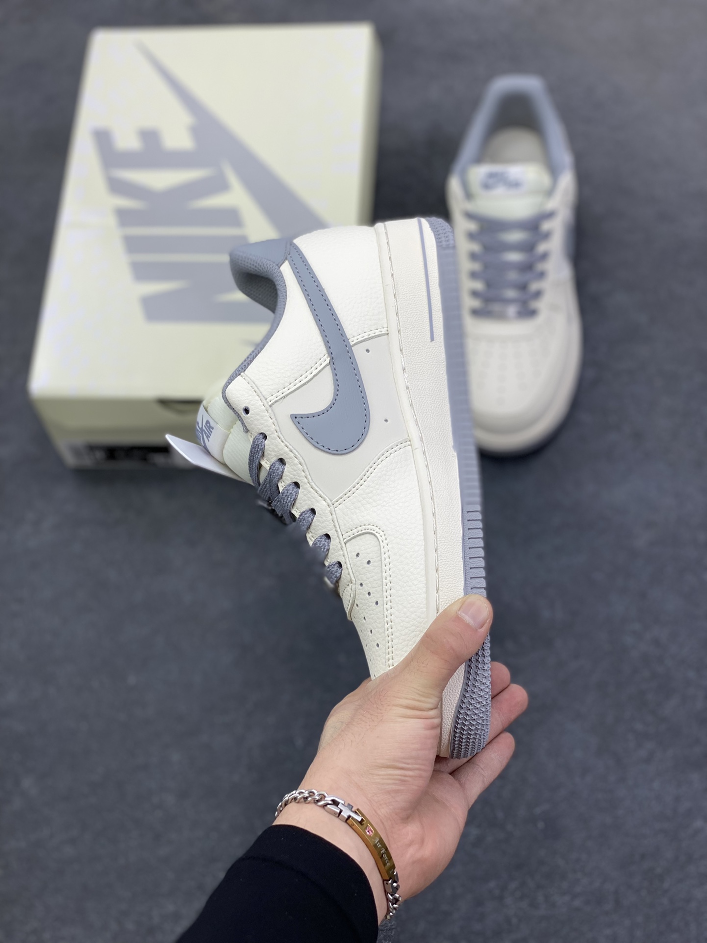 图片[3]-NIke Air Force 1 \’07 Low “NIKE-树纹经典灰”空军一号 低帮 运动鞋 休闲鞋 折边针车 工艺难度大 原楦头原纸板 原装鞋盒 定制五金配件 内置全掌气垫 原厂鞋底 货号：SM6668-106 尺码：36 36.5 37.5 38 38.5 39 40 40.5 41 42 42.5 43 44 44.5 45-选品中心