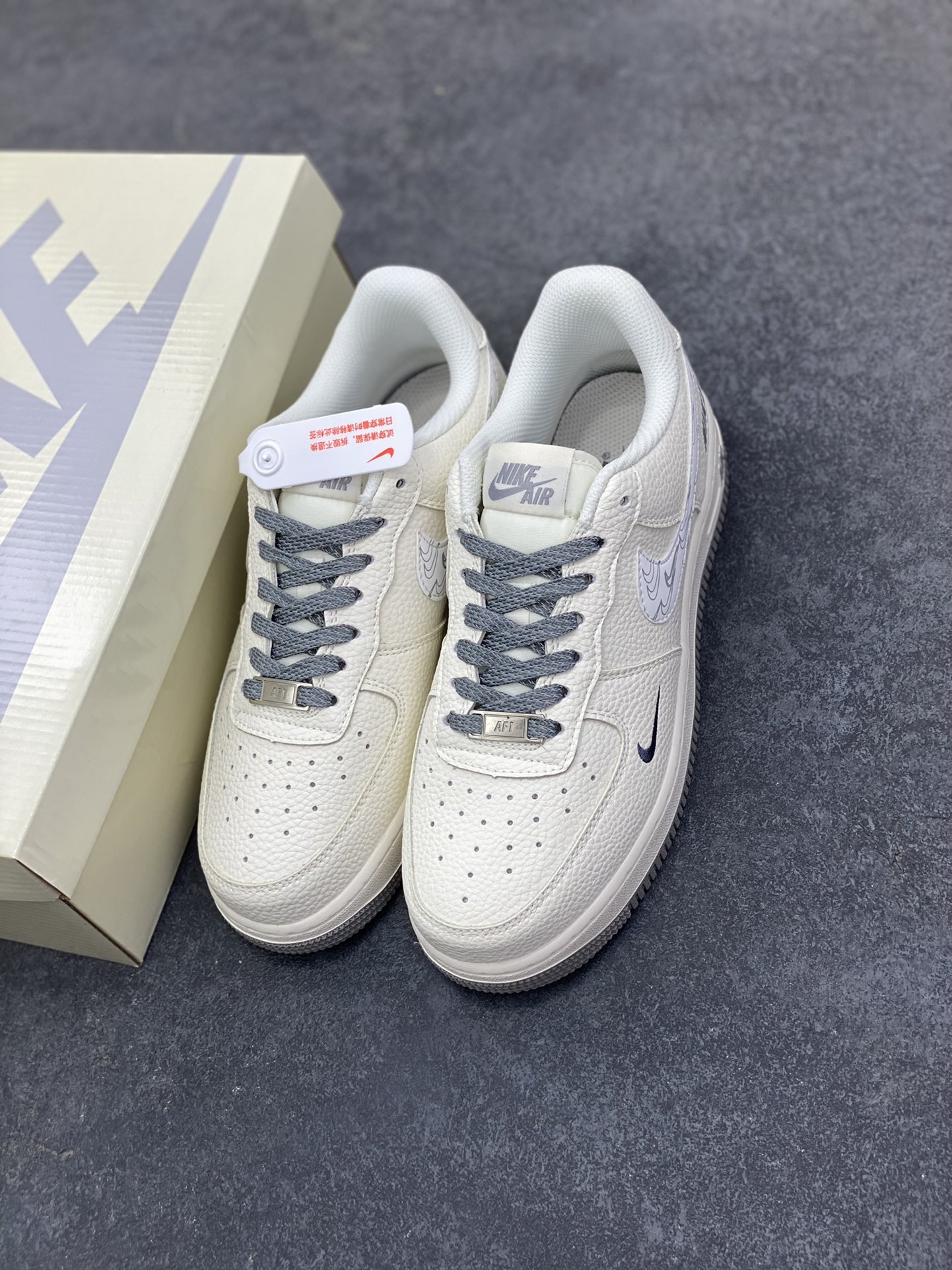 图片[8]-Nike Air Force 1 Low 空军一号低帮百搭休闲运动板鞋。柔软、弹性十足的缓震性能和出色的中底设计，横跨复古与现代的外型结合，造就出风靡全球三十多年的Force 1，直到今天还深受青睐。 货号：HH7518-046 尺码：36 36.5 37.5 38 38.5 39 40 40.5 41 42 42.5 43 44 44.5 45-选品中心