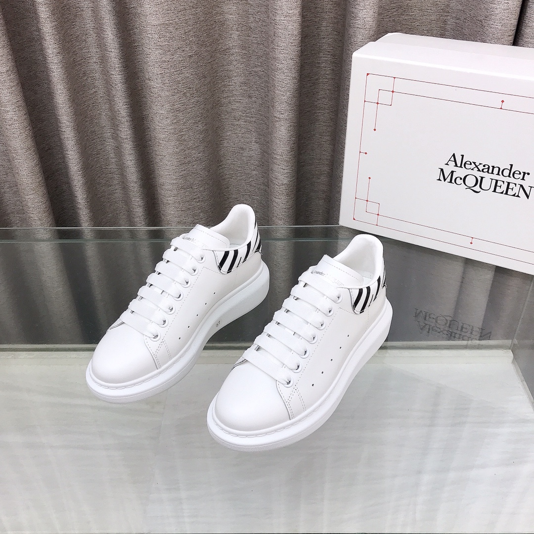 NO:534533,McQueen Alexander McQueen Zebra pattern tail mixed-bred sheepskin lining women's size 260 men's size 270 top cowhide leather lining women's size 270 men's size crazily call white shoes more than 150 types of layouts, making the best quality in the market. McQueen Alexander mcqueen classic star hot versatile white shoes, whoever wears them looks good√ One of the shoes with the highest appearance rate in street photography, tell your baby loudly my home's outsole Original customization Matte sole Rubber foam sole has a certain hardness Resilience Resilience Comfortable walking Feet feel (please distinguish between soft pus or yellowed raw rubber sole) Original version Customization Consistent Italian imported matte silk cowhide Inner footbed imported full grain cowhide Skillful thick sole design About 4cm  Easy to wear long legs Size women's size 34-40m (34 and 40 custom-made without return or exchange) Men's size 38-45 (38 and 45 custom-made without return or exchange), casual shoes/sports shoes, alexander mcqueen, sneakers, cowhide, sheepskin19860909麦昆Alexander McQueen 斑马纹尾 混种羊皮内里 女码260 男码270 顶级牛皮内里 女码270 男码 为小白鞋疯狂打call 超过150种版面,做市场最顶级的质量. 麦昆Alexander mcqueen 经典明星爆款百搭小白鞋,谁穿谁好看√ 街拍出镜率最高的鞋之一 大声的告诉宝宝们 我家的大底 原版订制 哑光大底 橡胶发泡大底具有一定硬度性 回弹性 走起来又舒服 脚感杠杠滴（请区分开市场软绵绵的pu或是发黄的生胶底） 原版对版 原版定制一致 意大利进口哑光丝绸牛皮 内里垫脚进口全粒面牛皮 小心机的厚底设计 约4cm 轻松穿出大长腿 Size女码34-40m（34、40订做不退换）男码38-45（38、45定做不退换）,休闲鞋/运动鞋,alexander mcqueen,sneakers,cowhide,sheepskin,Women's Shoes