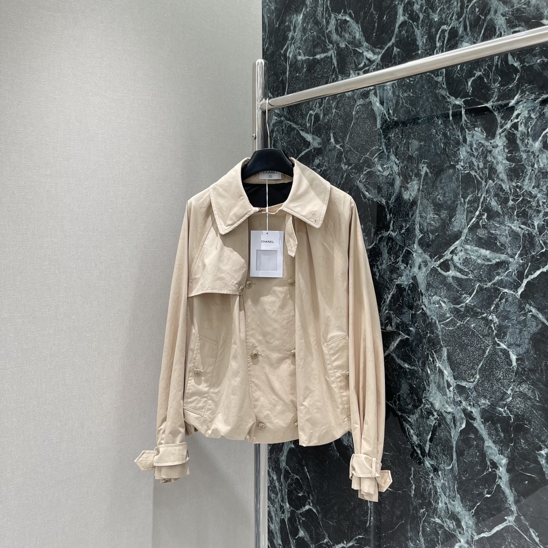 小香 25秋冬新款 短款风衣外套 暗纹提花logo风衣 若隐若现的低调奢华高级感 落肩大A版形百搭不挑人