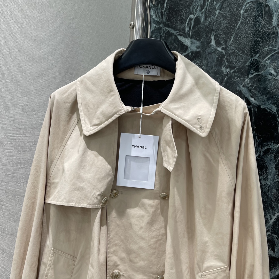 小香 25秋冬新款 短款风衣外套 暗纹提花logo风衣 若隐若现的低调奢华高级感 落肩大A版形百搭不挑人