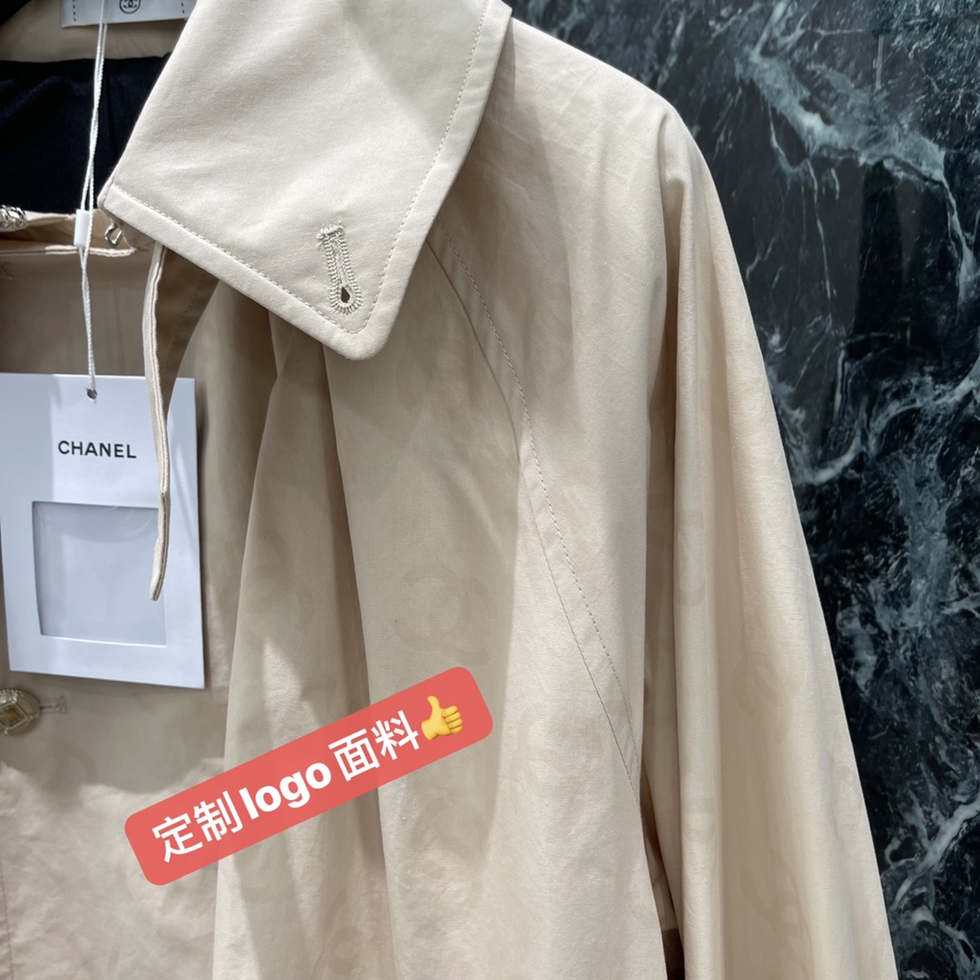 小香 25秋冬新款 短款风衣外套 暗纹提花logo风衣 若隐若现的低调奢华高级感 落肩大A版形百搭不挑人