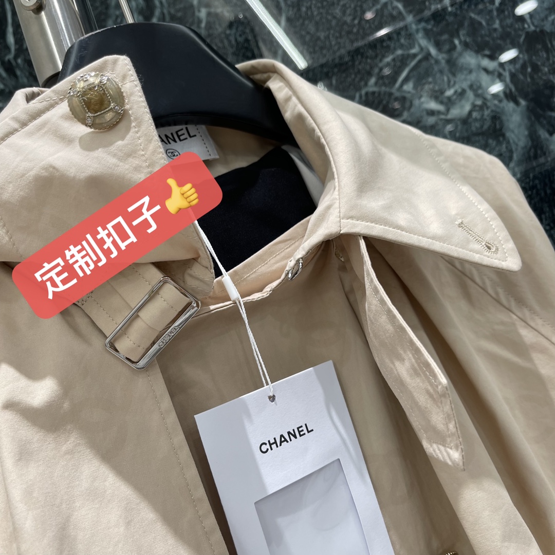 小香 25秋冬新款 短款风衣外套 暗纹提花logo风衣 若隐若现的低调奢华高级感 落肩大A版形百搭不挑人