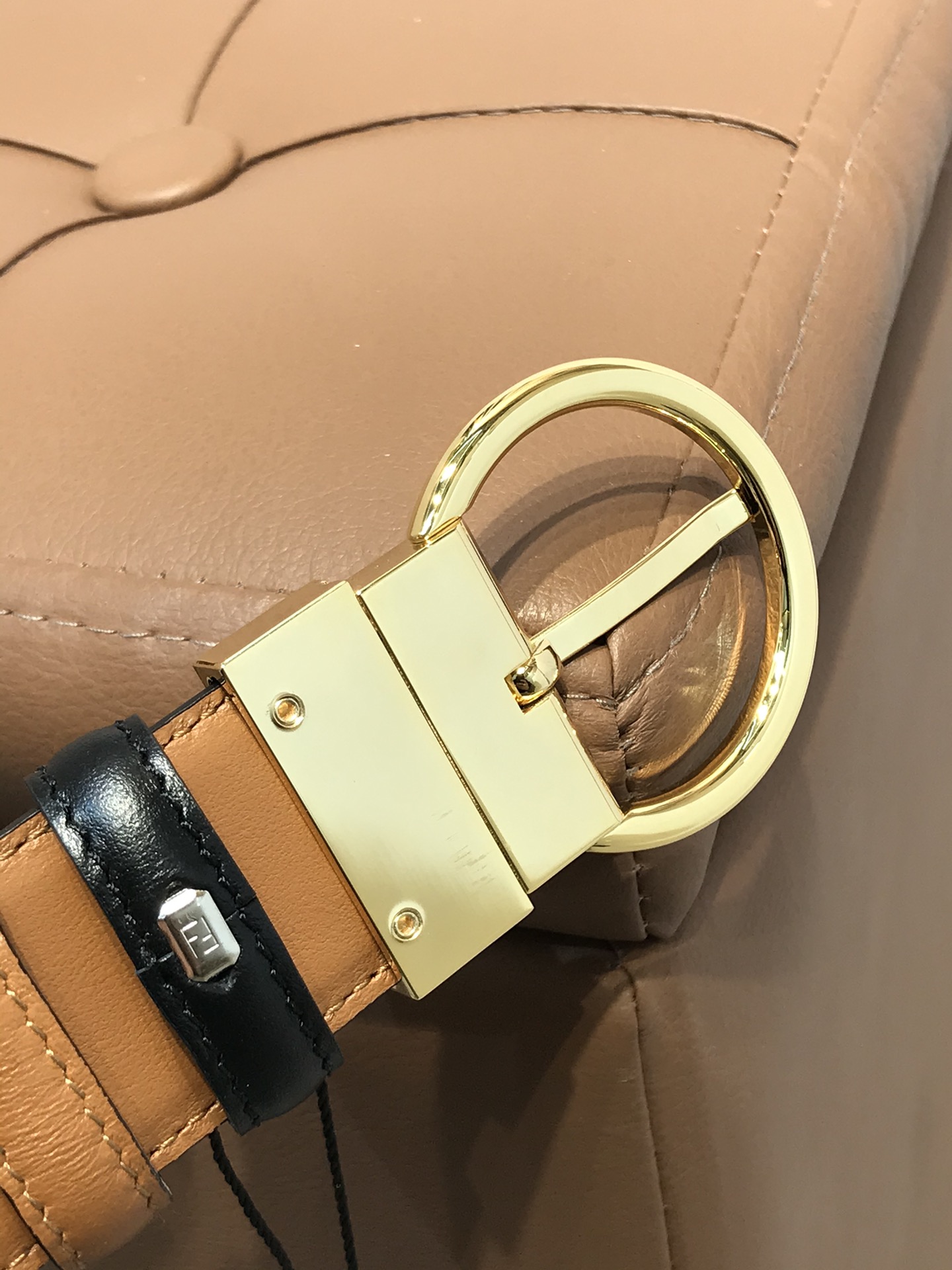 💯💯配送专柜包装 打孔针 新款 FD 宽35MM F标志造型 支持NFC 字母针扣 搭配标志性，进口双面
