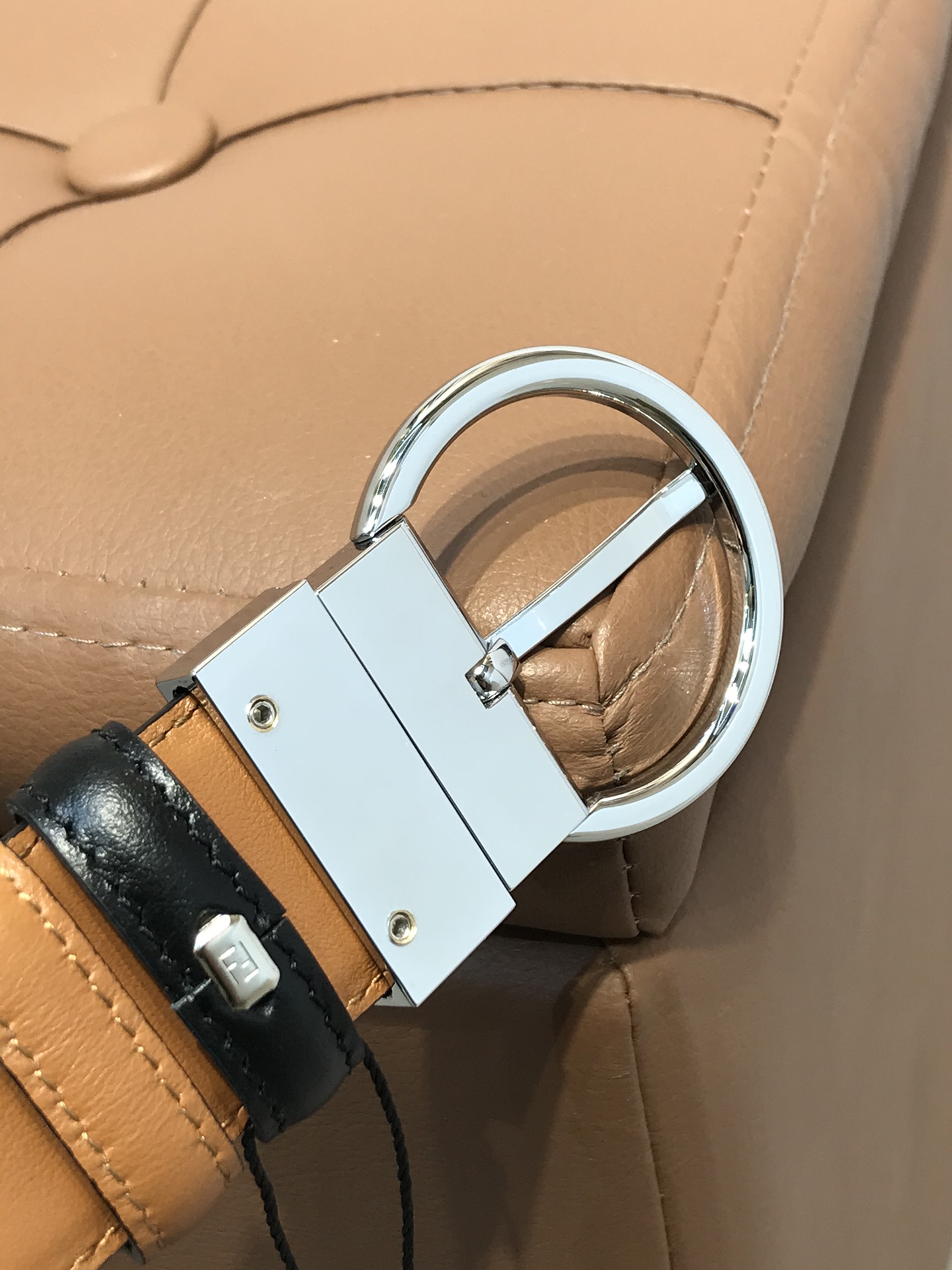 💯💯配送专柜包装 打孔针 新款 FD 宽35MM F标志造型 支持NFC 字母针扣 搭配标志性，进口双面