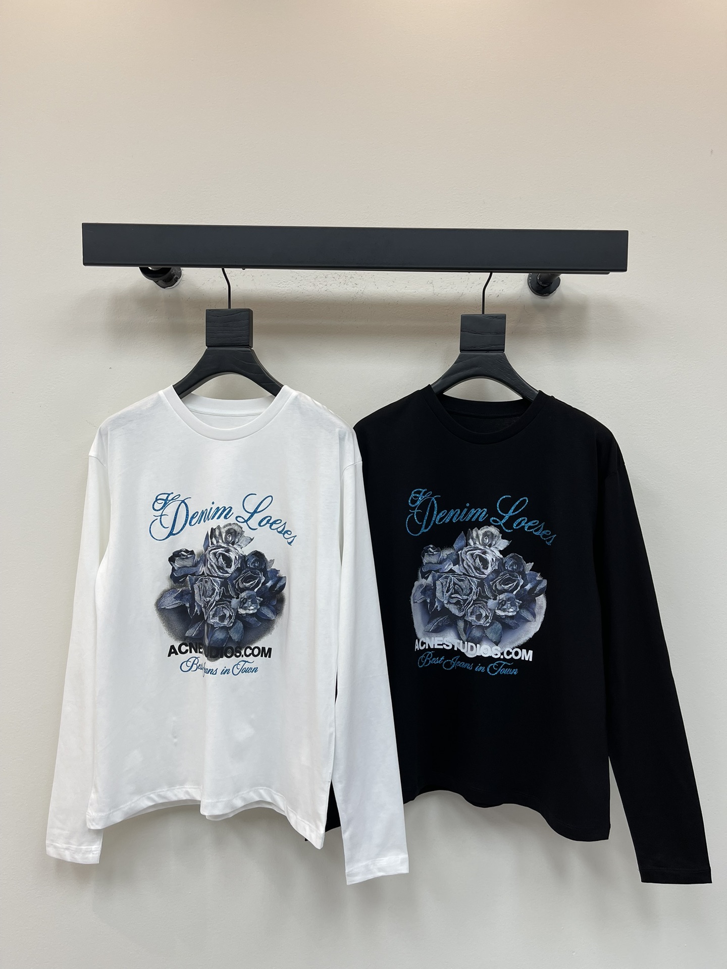 NO:500589,Acne*25 new flower letter printed long-sleeved base shirt imported pure cotton fabric high-density fashionable and sporty style every day outfit playful and age-reducing design elements Size SML, acne studios, alexander wang19860909Acne*25新款花朵字母印花长袖打底衫 进口纯棉面料 高密度时髦运动风 每个日常的穿搭 俏皮减龄充满元气的设计元素 尺码SML,,acne studios,alexander wang,Women's clothing