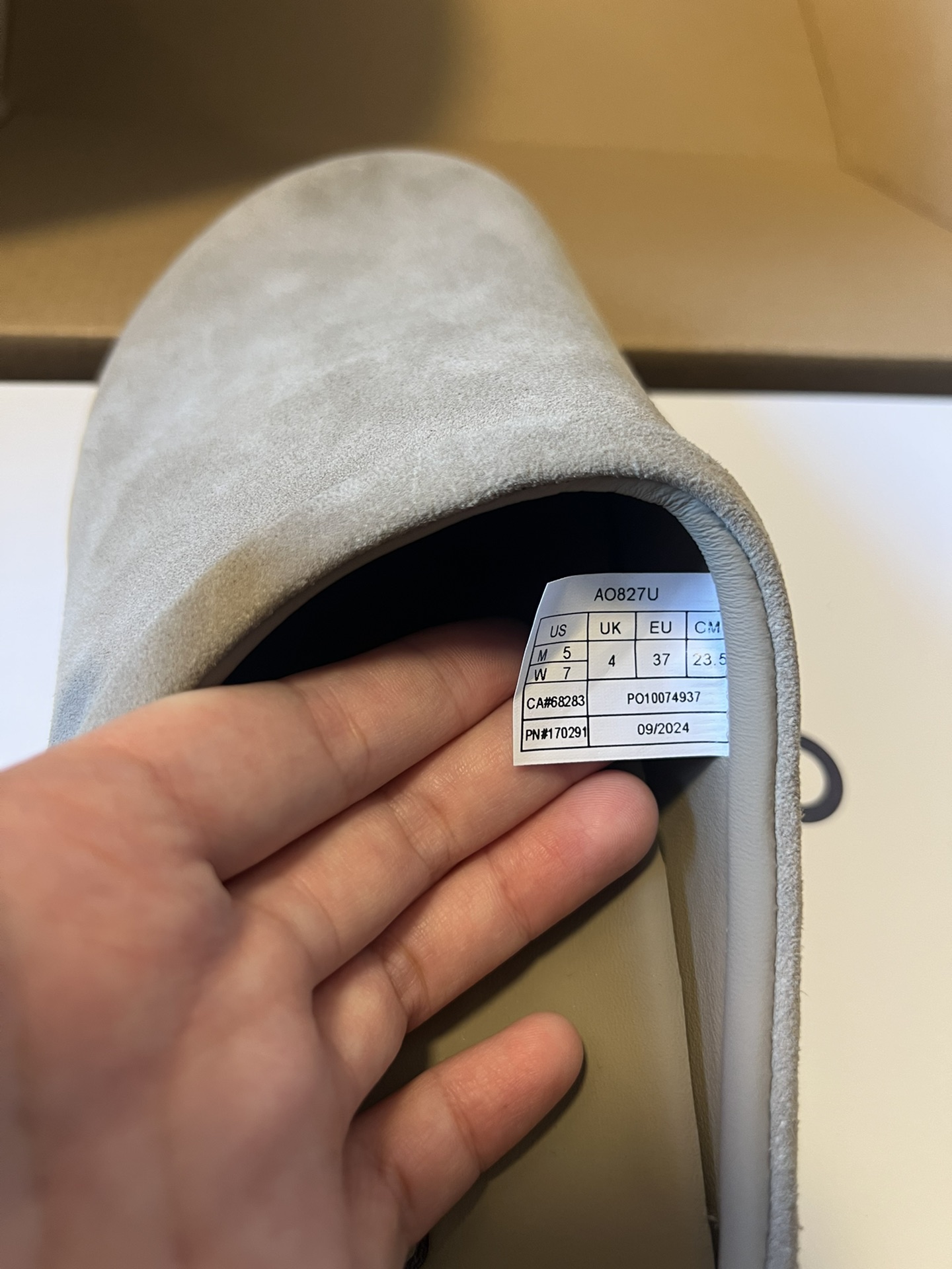 alo25ss 新品休闲单鞋简约即王道 散发随性慵懒感 一脚蹬设计 轻松又自在 时髦精出街 宅家都可 拿