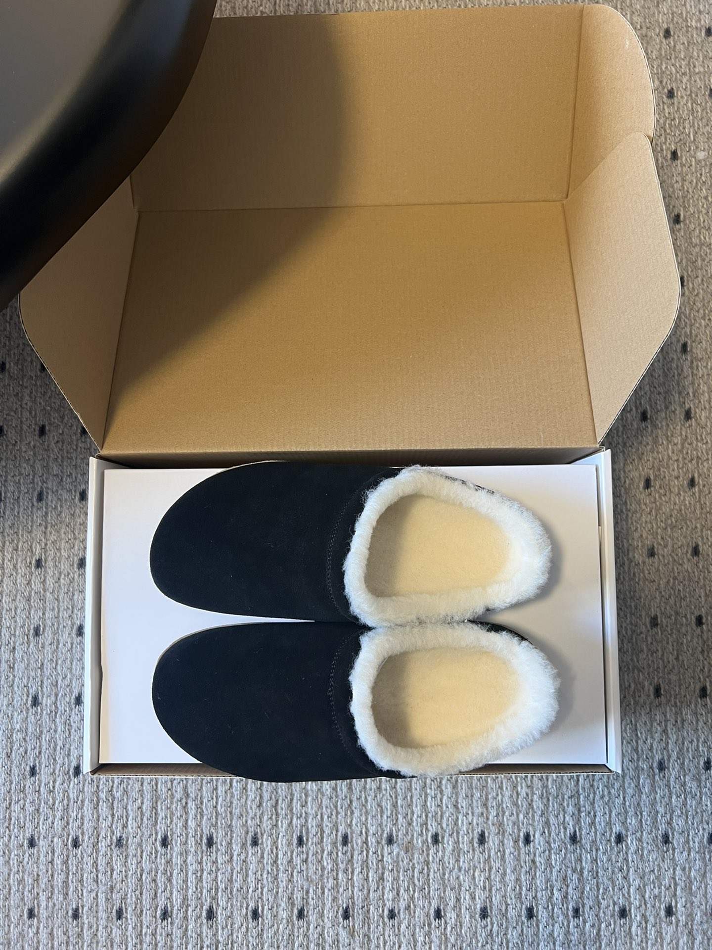 alo25ss 新品休闲单鞋简约即王道 散发随性慵懒感 一脚蹬设计 轻松又自在 时髦精出街 宅家都可 拿