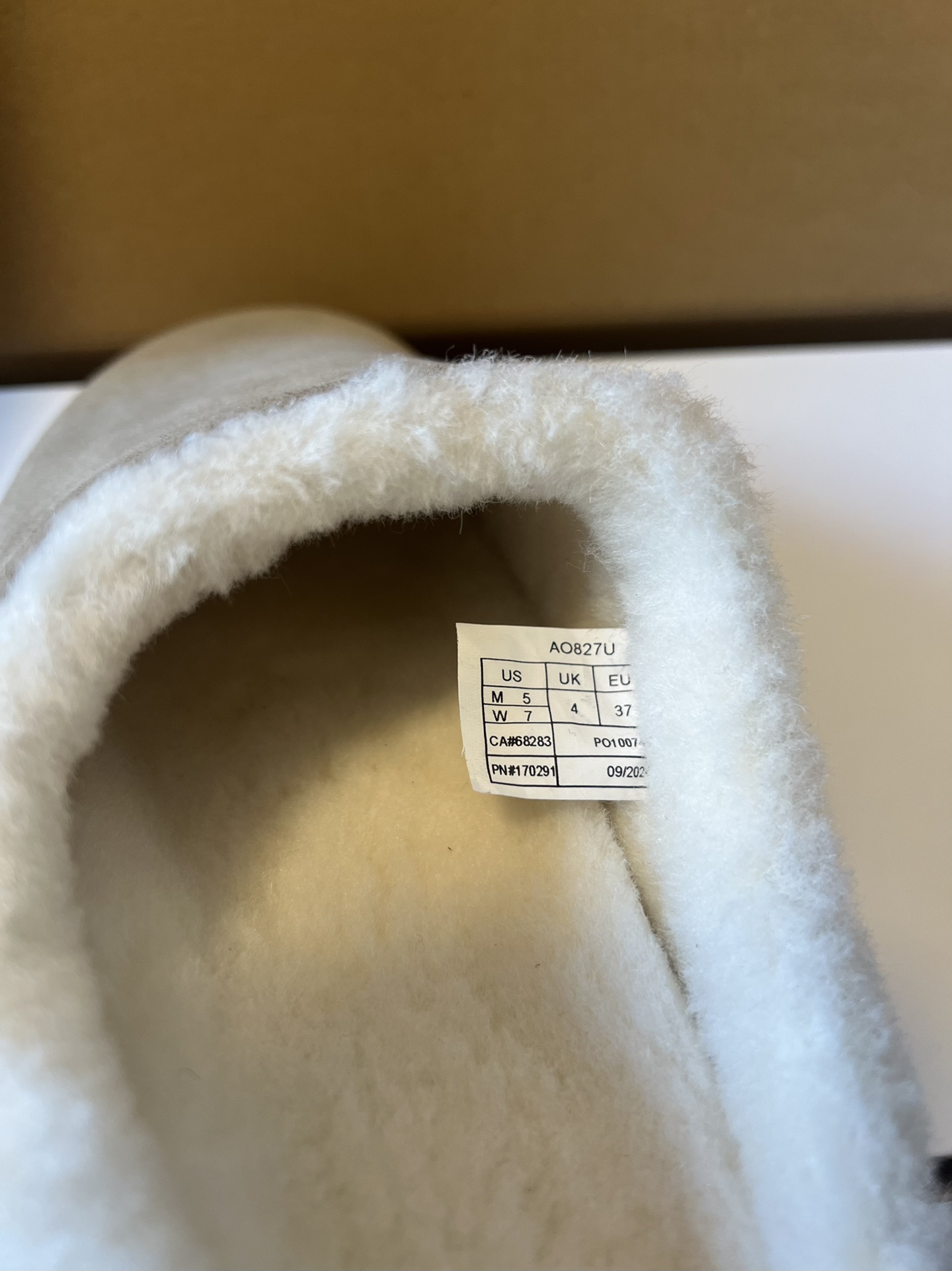 alo25ss 新品休闲单鞋简约即王道 散发随性慵懒感 一脚蹬设计 轻松又自在 时髦精出街 宅家都可 拿