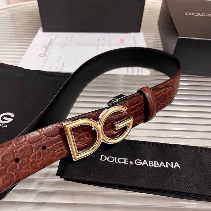 Dolce&Gabbana 新款 鳄鱼皮腰带，雅致配饰，搭配经典滚轴搭扣：35 毫米