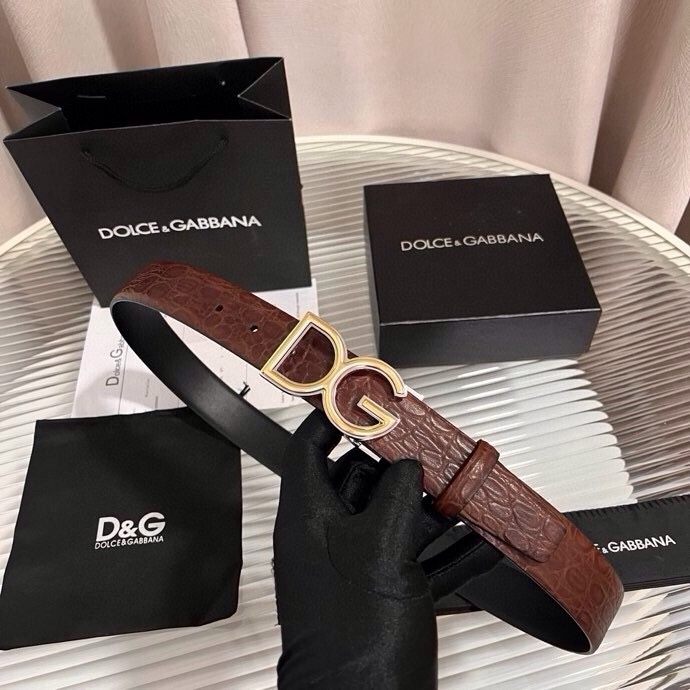 Dolce&Gabbana 新款 鳄鱼皮腰带，雅致配饰，搭配经典滚轴搭扣：35 毫米