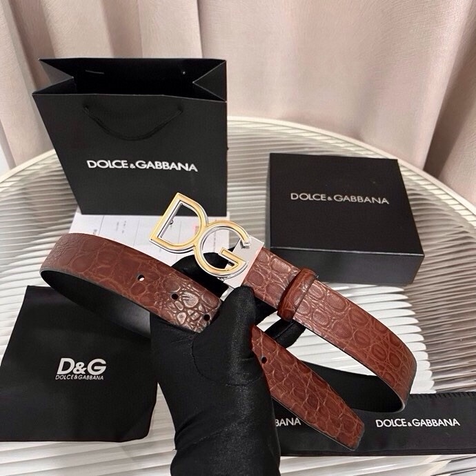 Dolce&Gabbana 新款 鳄鱼皮腰带，雅致配饰，搭配经典滚轴搭扣：35 毫米