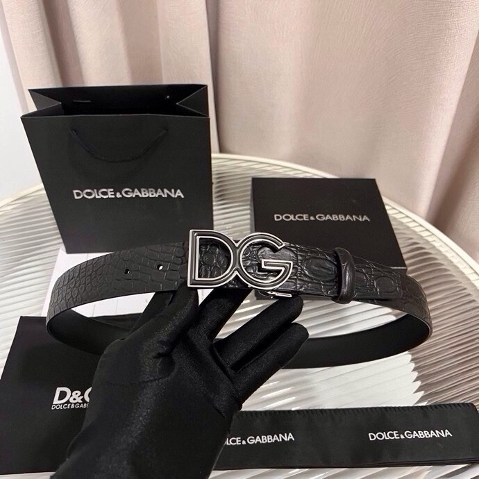 Dolce&Gabbana 新款 鳄鱼皮腰带，雅致配饰，搭配经典滚轴搭扣：35 毫米