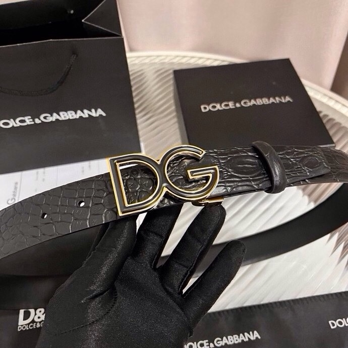 Dolce&Gabbana 新款 鳄鱼皮腰带，雅致配饰，搭配经典滚轴搭扣：35 毫米