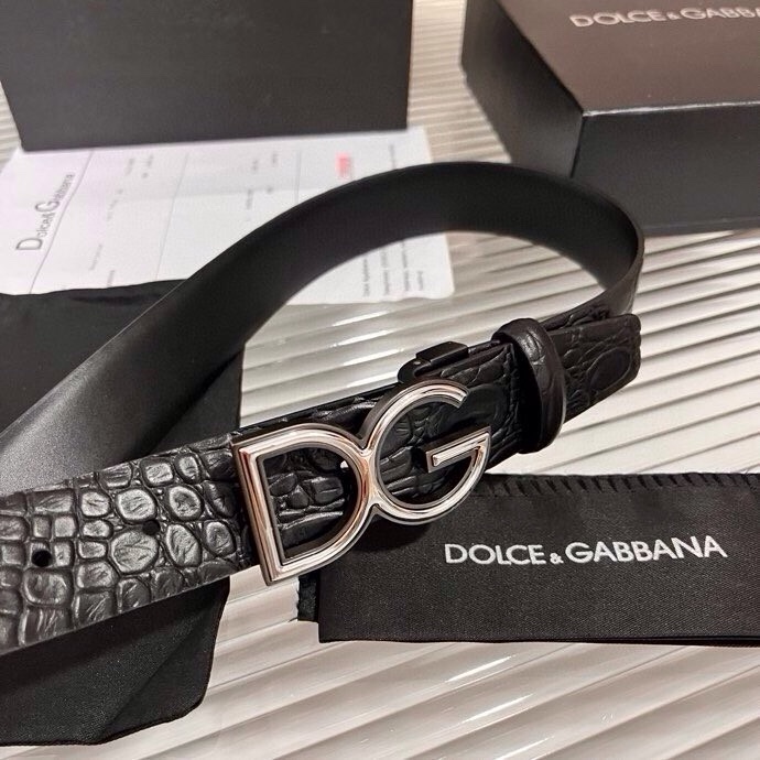 Dolce&Gabbana 新款 鳄鱼皮腰带，雅致配饰，搭配经典滚轴搭扣：35 毫米