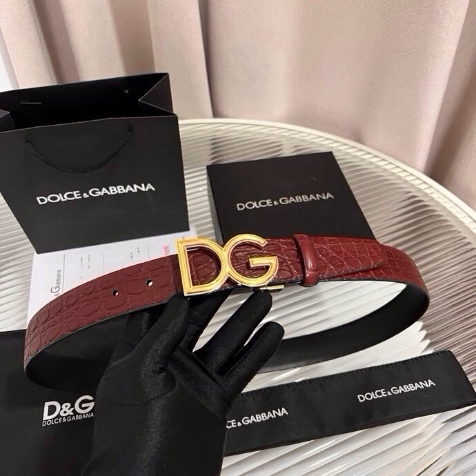 Dolce&Gabbana 新款 鳄鱼皮腰带，雅致配饰，搭配经典滚轴搭扣：35 毫米