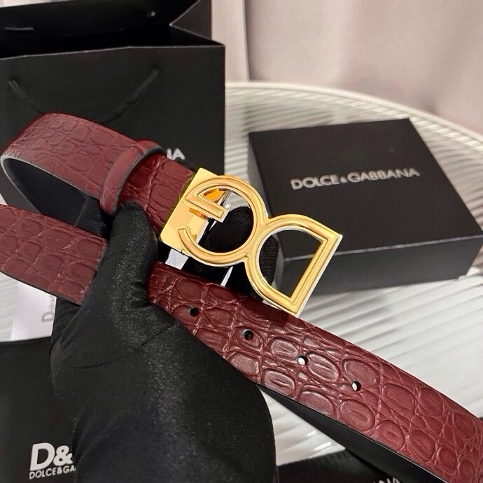 Dolce&Gabbana 新款 鳄鱼皮腰带，雅致配饰，搭配经典滚轴搭扣：35 毫米
