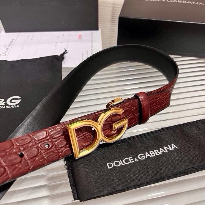 Dolce&Gabbana 新款 鳄鱼皮腰带，雅致配饰，搭配经典滚轴搭扣：35 毫米