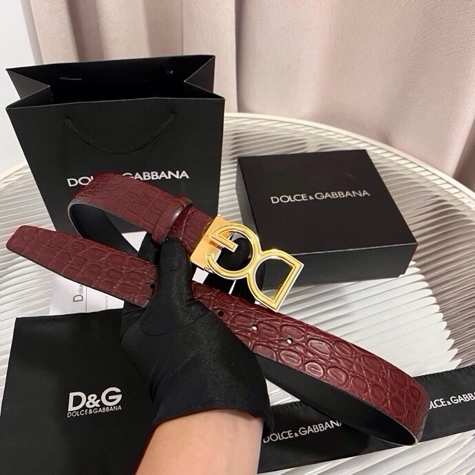 Dolce&Gabbana 新款 鳄鱼皮腰带，雅致配饰，搭配经典滚轴搭扣：35 毫米