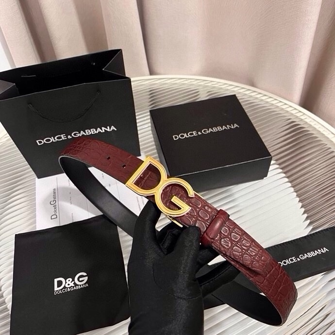 Dolce&Gabbana 新款 鳄鱼皮腰带，雅致配饰，搭配经典滚轴搭扣：35 毫米