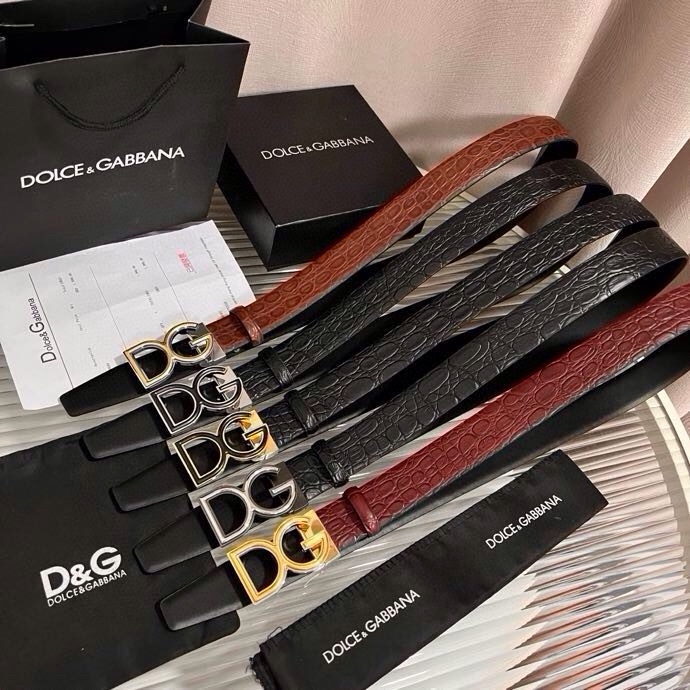 Dolce&Gabbana 新款 鳄鱼皮腰带，雅致配饰，搭配经典滚轴搭扣：35 毫米