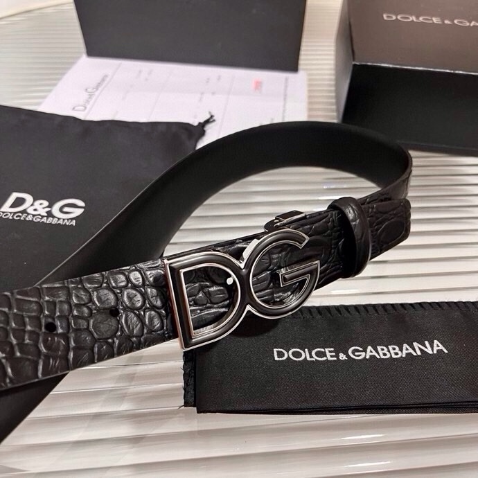 Dolce&Gabbana 新款 鳄鱼皮腰带，雅致配饰，搭配经典滚轴搭扣：35 毫米
