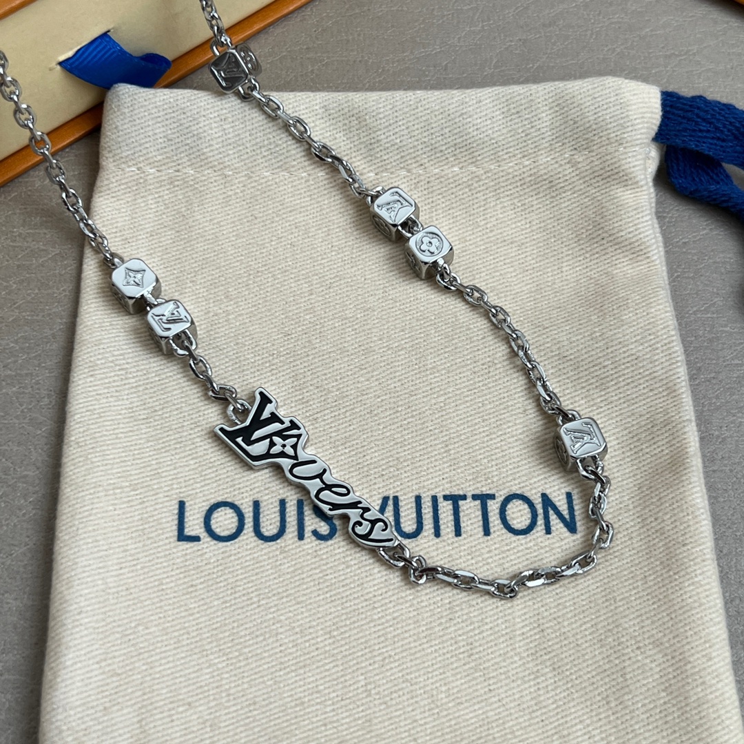 p148 LV 项链🔹🔹Louis Vuitton 路易威登🔹专柜一致材质 火爆款出货 设计独特 复古前卫 男神、美女必备。