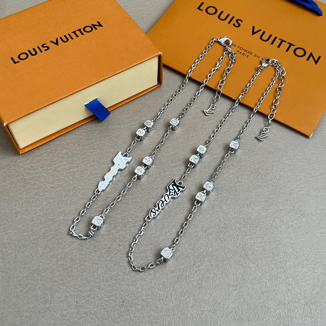 p148 LV 项链🔹🔹Louis Vuitton 路易威登🔹专柜一致材质 火爆款出货 设计独特 复古前卫 男神、美女必备。