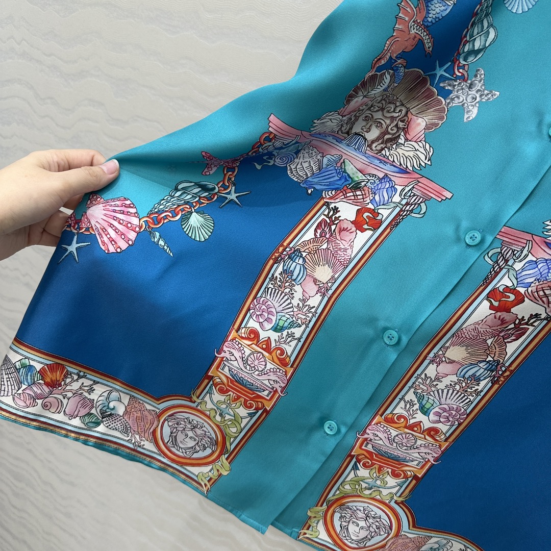 爆单推荐❤️原单品质，海洋的巴洛克人鱼🧜公主印花真丝衬衫！游鱼、珊瑚与奇异纹饰演绎深蓝魅影。100%真丝