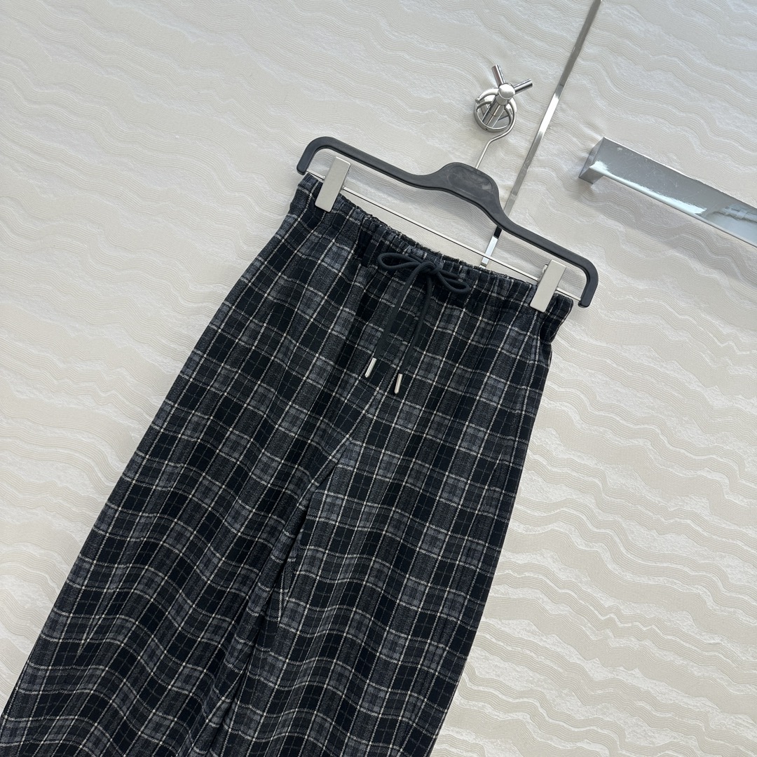 独家首发❤️客定爆单，品质控长期主义穿搭！高定进口TR棉绒格纹弯刀裤！独定定制重磅克重品牌单面料质感殷实